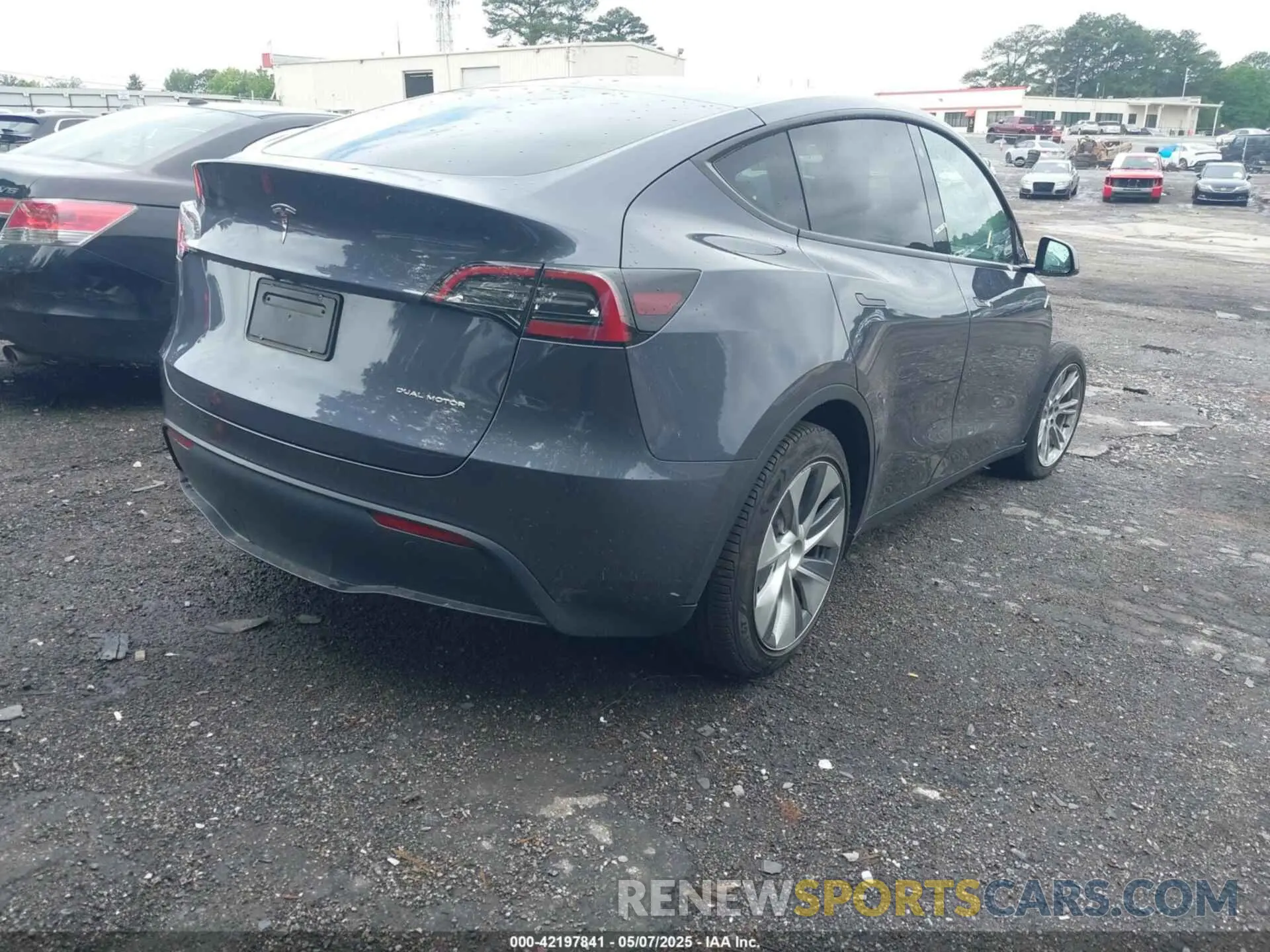 4 Photograph of a damaged car 7SAYGAEE8PF622191 TESLA MODEL Y 2023