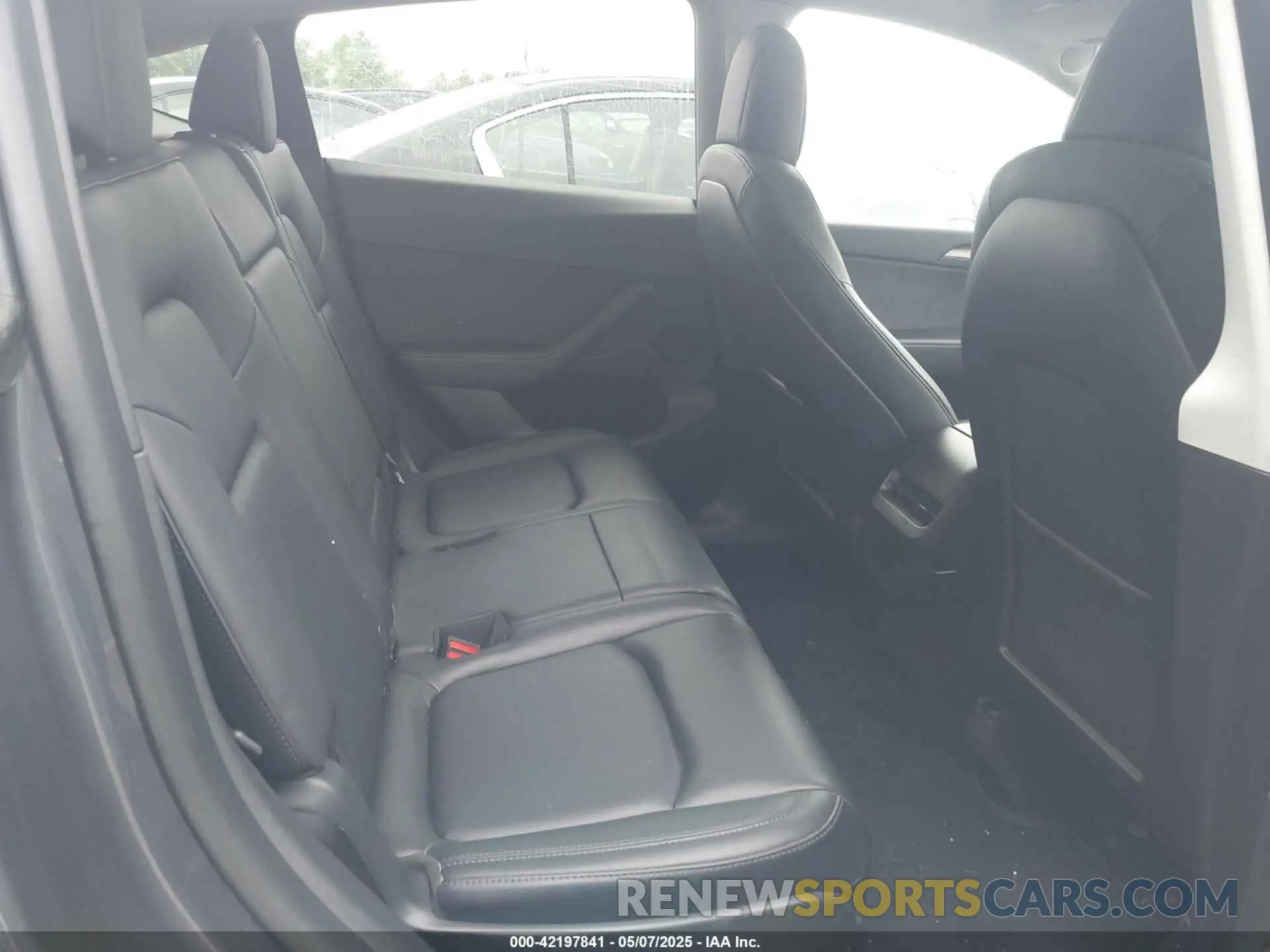 8 Photograph of a damaged car 7SAYGAEE8PF622191 TESLA MODEL Y 2023