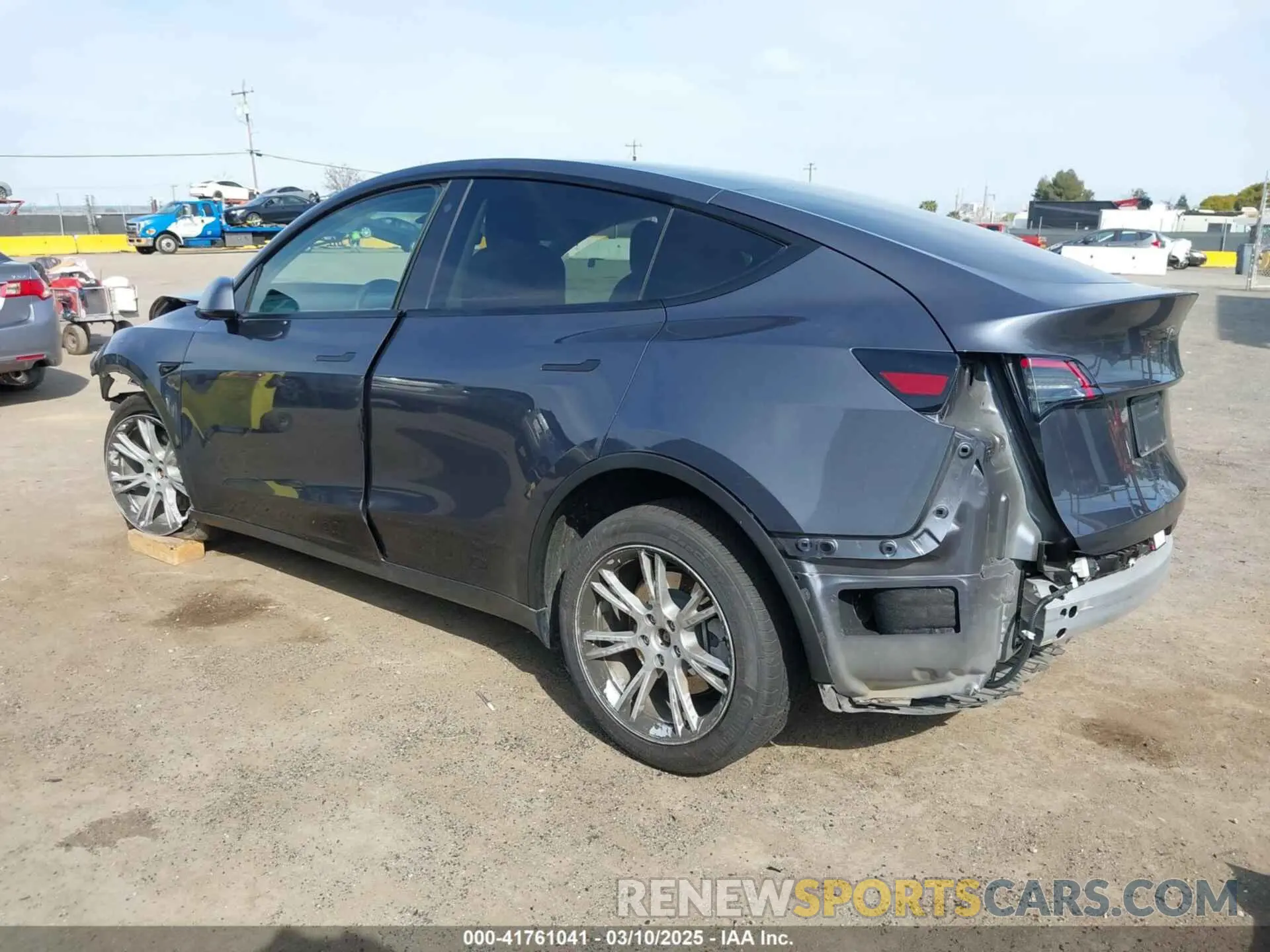 3 Photograph of a damaged car 7SAYGAEE8PF634728 TESLA MODEL Y 2023