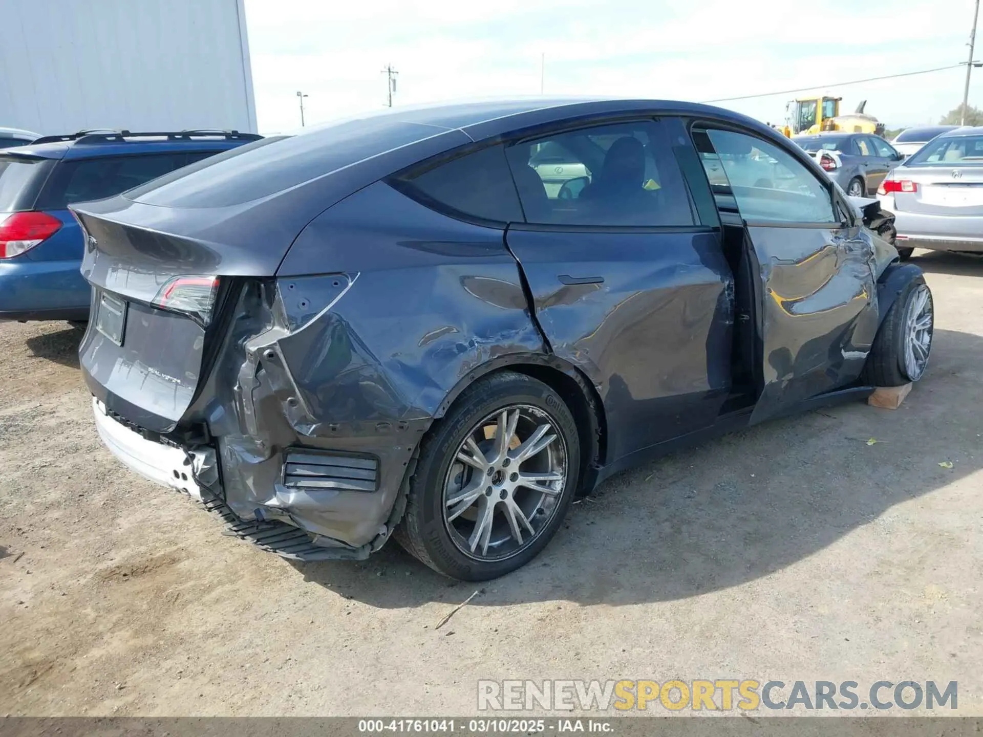 4 Photograph of a damaged car 7SAYGAEE8PF634728 TESLA MODEL Y 2023
