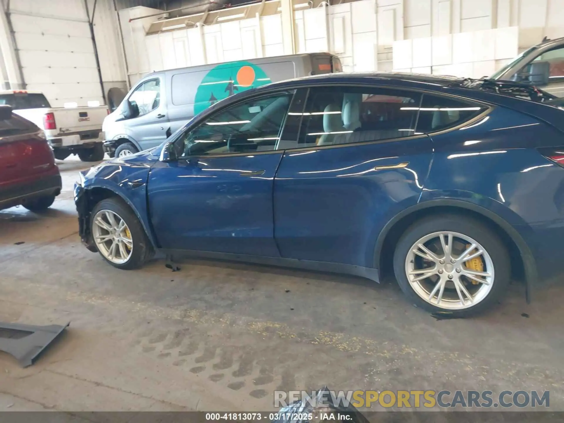 15 Photograph of a damaged car 7SAYGAEE8PF661220 TESLA MODEL Y 2023