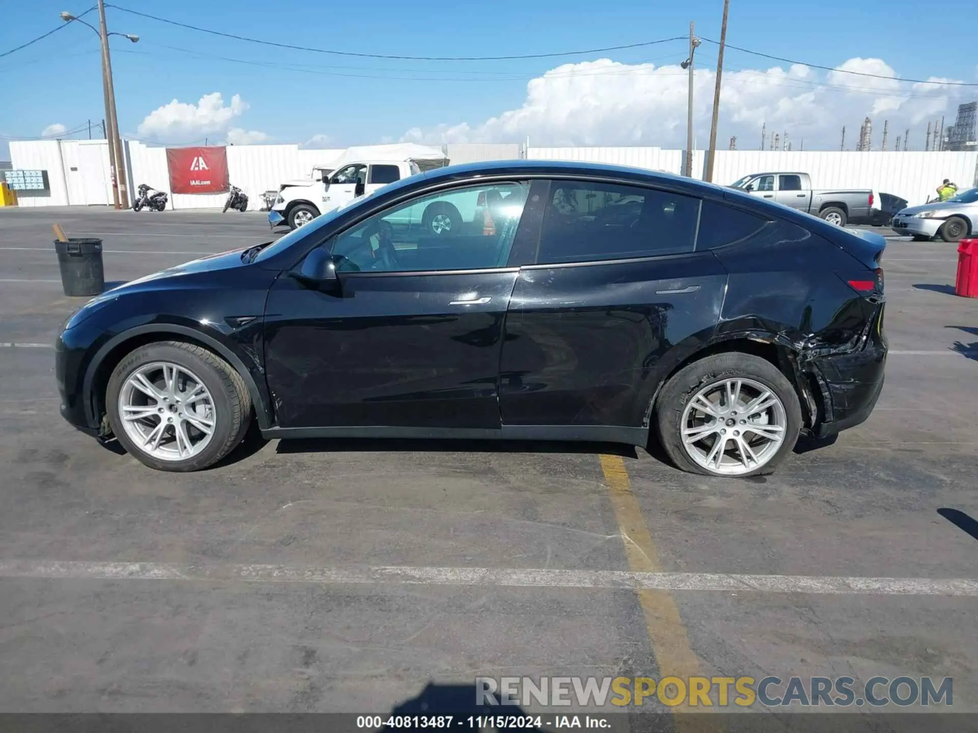 14 Photograph of a damaged car 7SAYGAEE8PF769580 TESLA MODEL Y 2023
