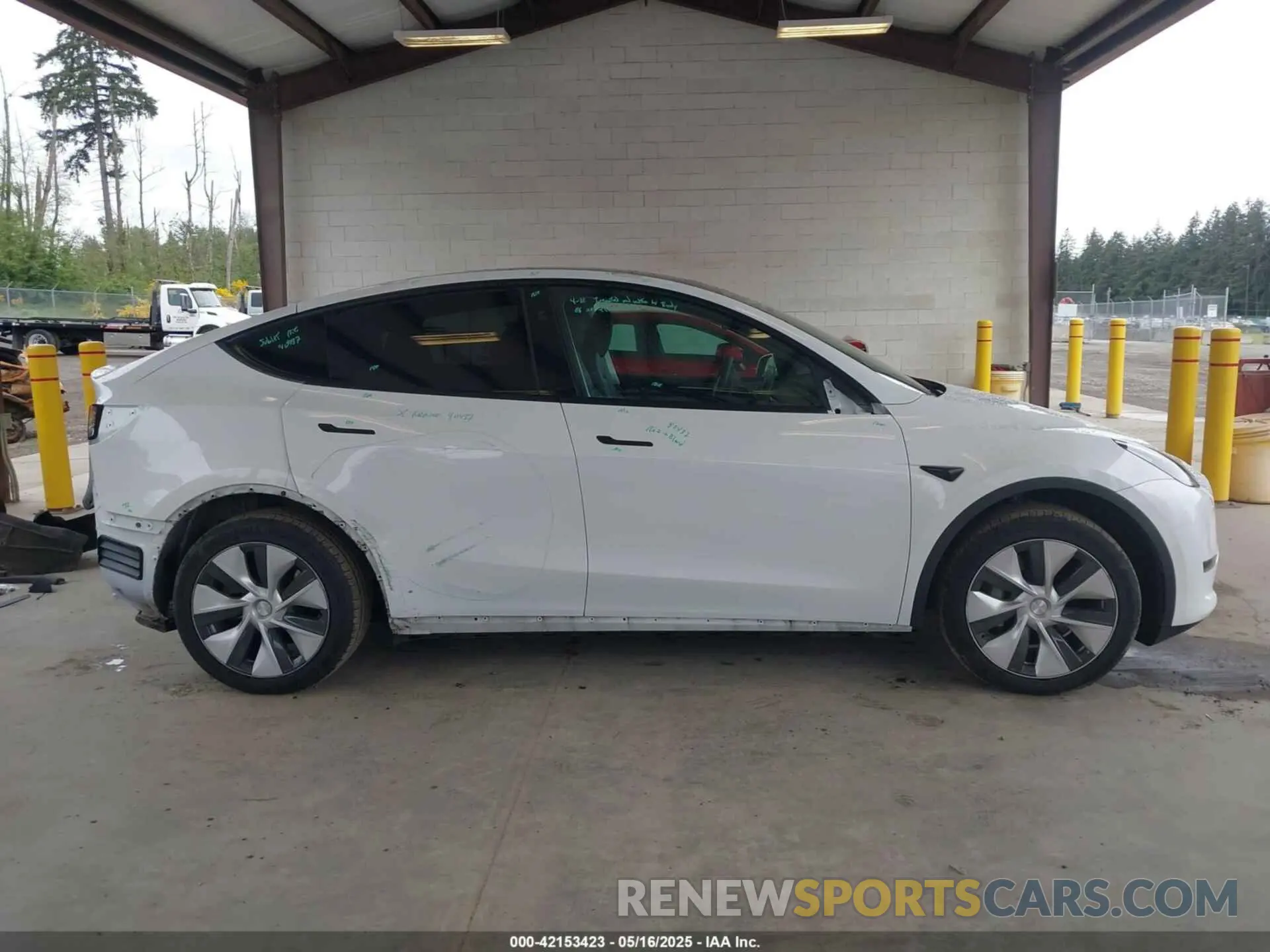 14 Photograph of a damaged car 7SAYGAEE8PF809009 TESLA MODEL Y 2023
