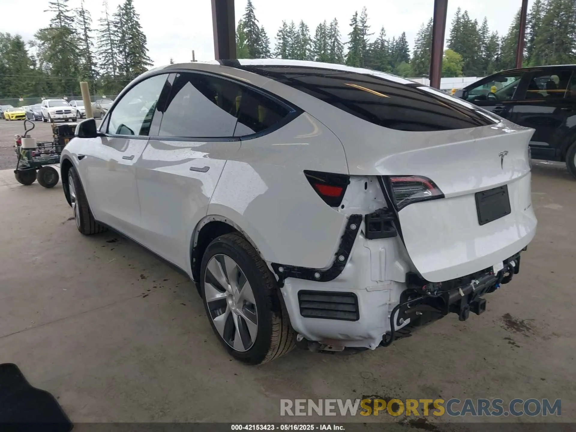 3 Photograph of a damaged car 7SAYGAEE8PF809009 TESLA MODEL Y 2023