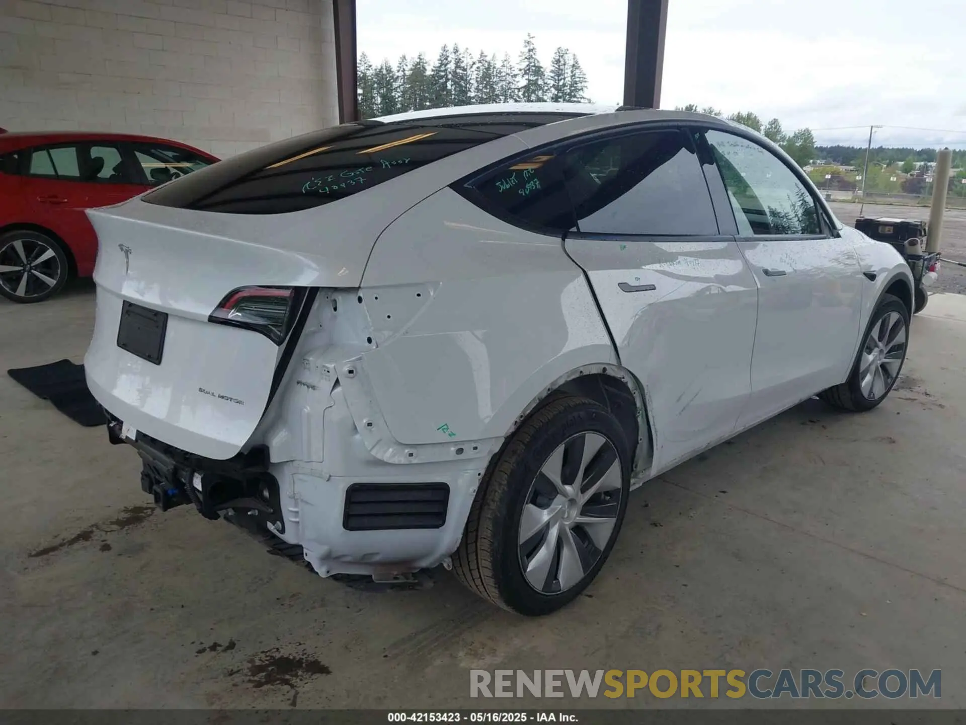 4 Photograph of a damaged car 7SAYGAEE8PF809009 TESLA MODEL Y 2023