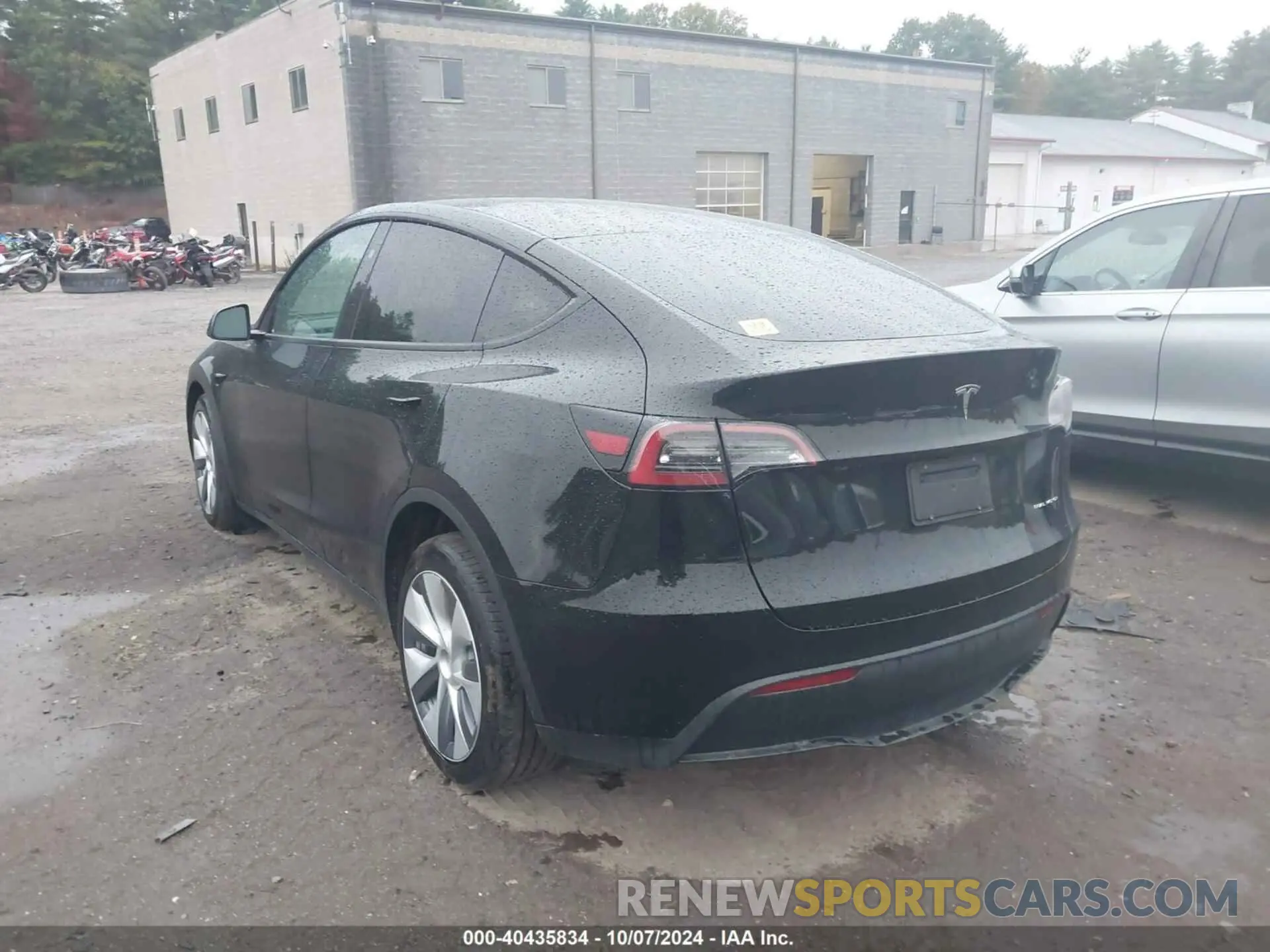 3 Photograph of a damaged car 7SAYGAEE8PF918764 TESLA MODEL Y 2023