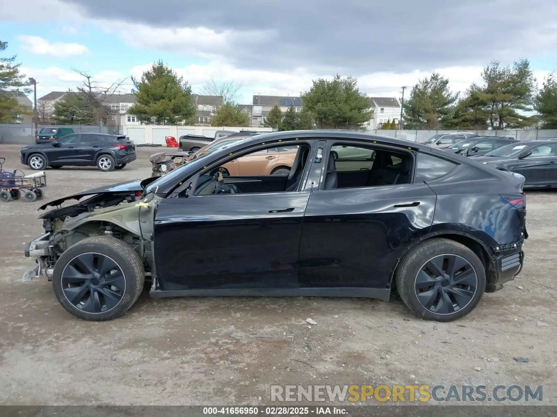 14 Photograph of a damaged car 7SAYGAEE9PF582431 TESLA MODEL Y 2023