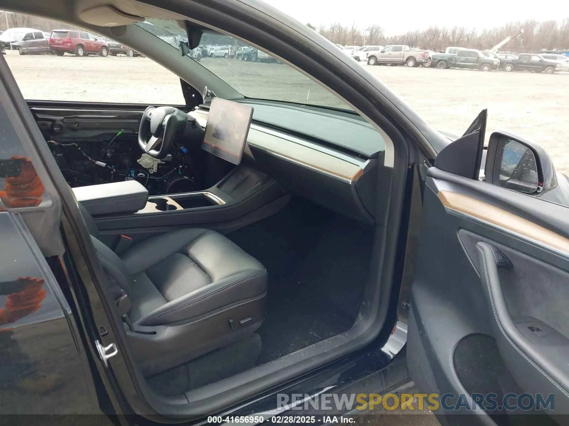 5 Photograph of a damaged car 7SAYGAEE9PF582431 TESLA MODEL Y 2023