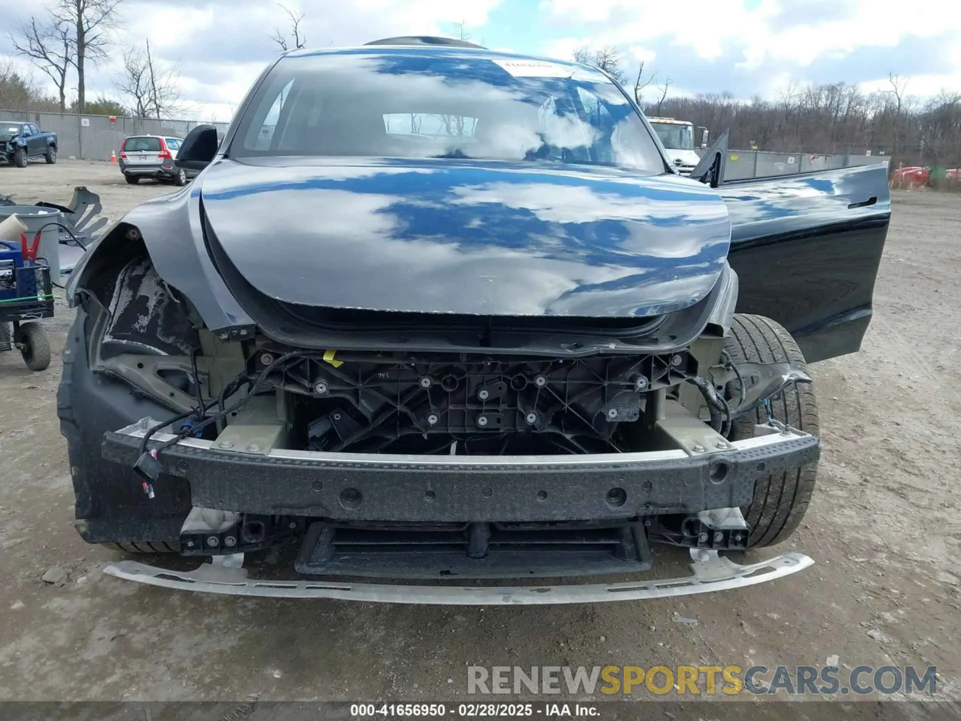 6 Photograph of a damaged car 7SAYGAEE9PF582431 TESLA MODEL Y 2023