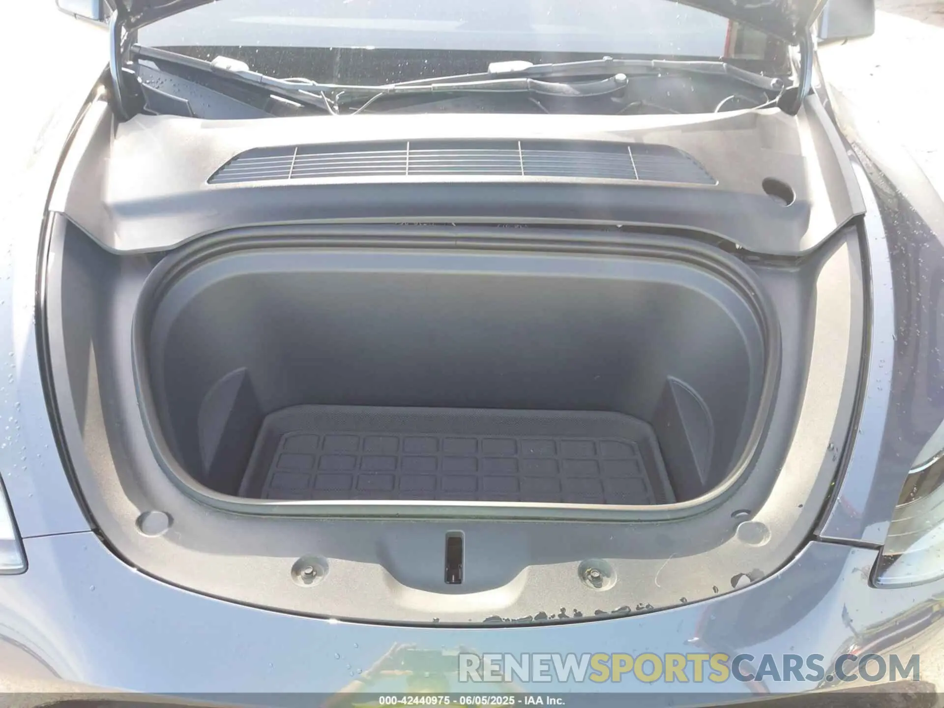 10 Photograph of a damaged car 7SAYGAEE9PF621681 TESLA MODEL Y 2023