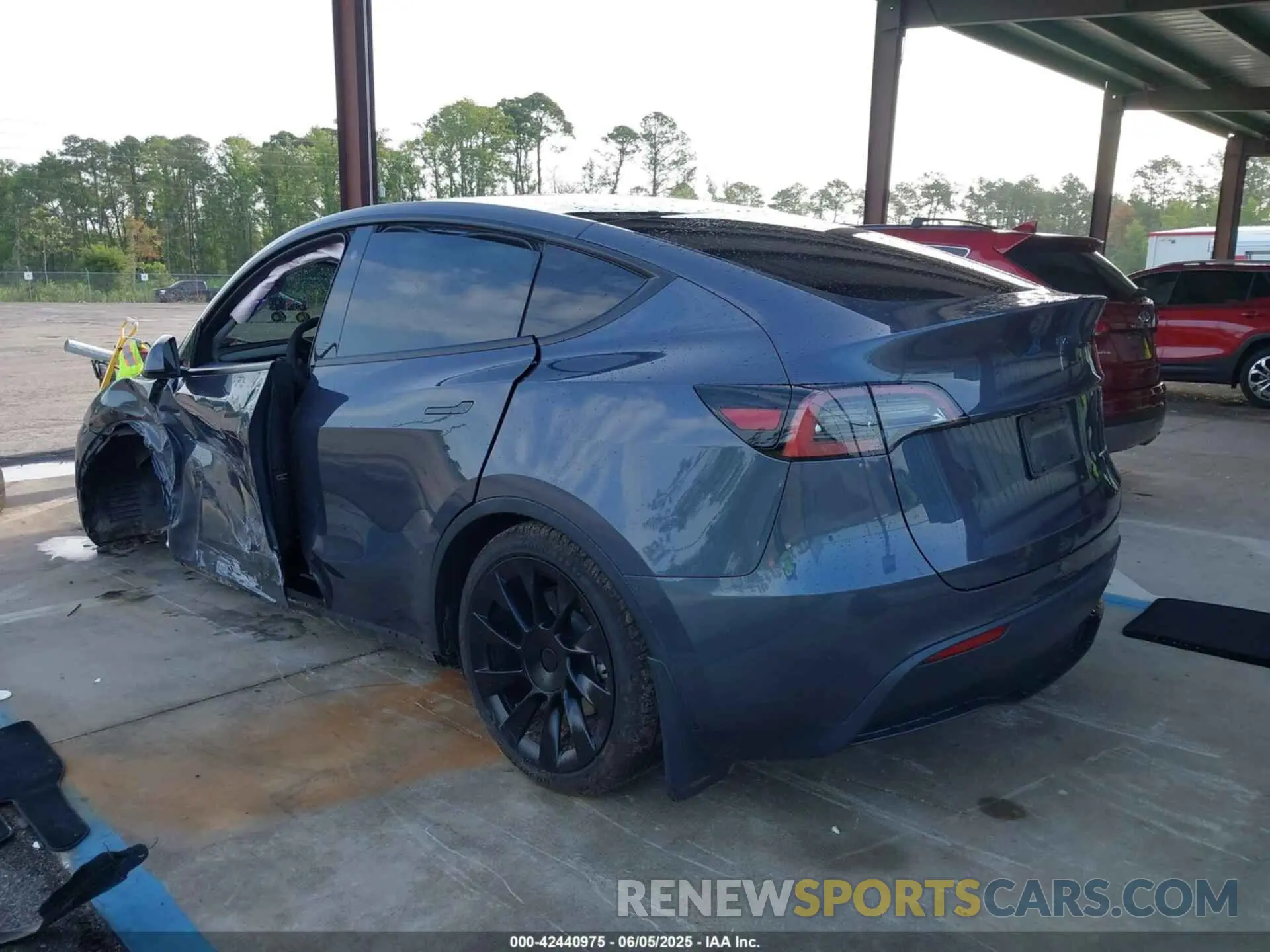3 Photograph of a damaged car 7SAYGAEE9PF621681 TESLA MODEL Y 2023