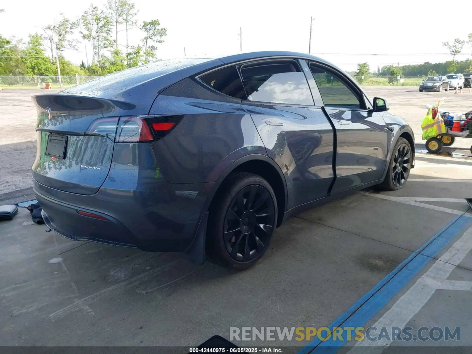 4 Photograph of a damaged car 7SAYGAEE9PF621681 TESLA MODEL Y 2023