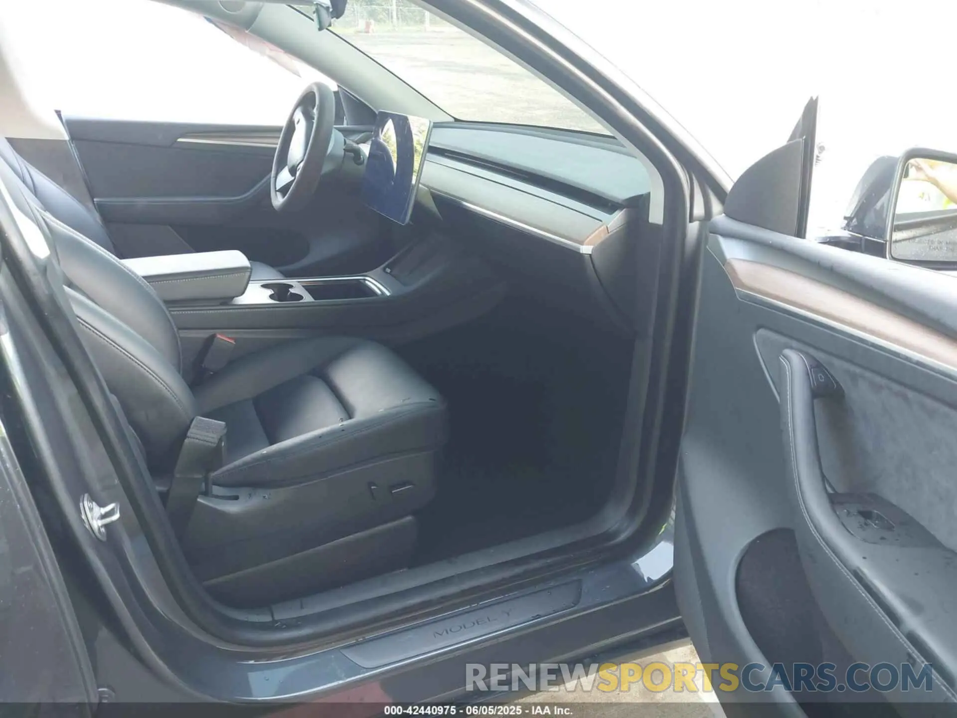 5 Photograph of a damaged car 7SAYGAEE9PF621681 TESLA MODEL Y 2023