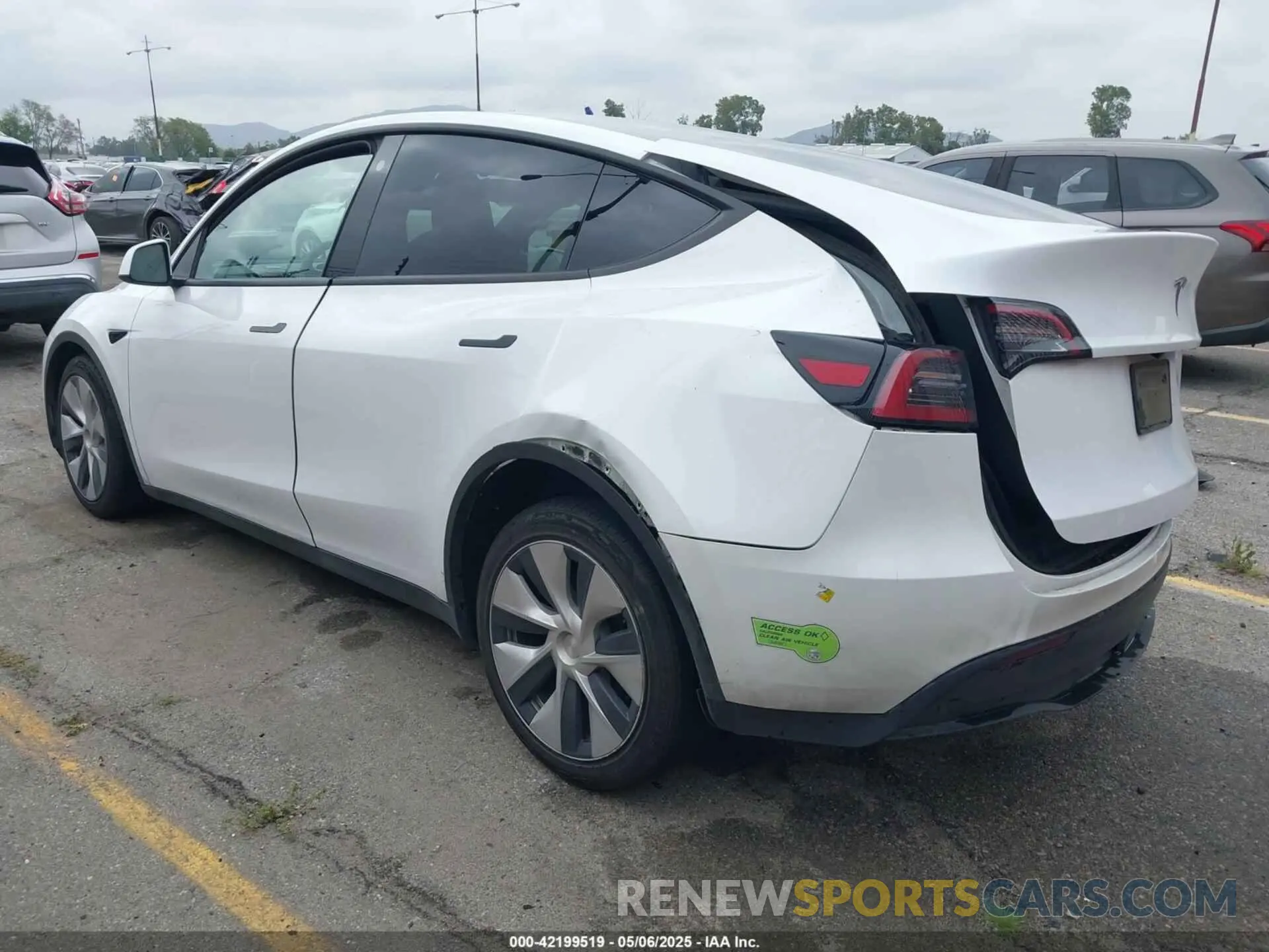 3 Photograph of a damaged car 7SAYGAEE9PF702910 TESLA MODEL Y 2023