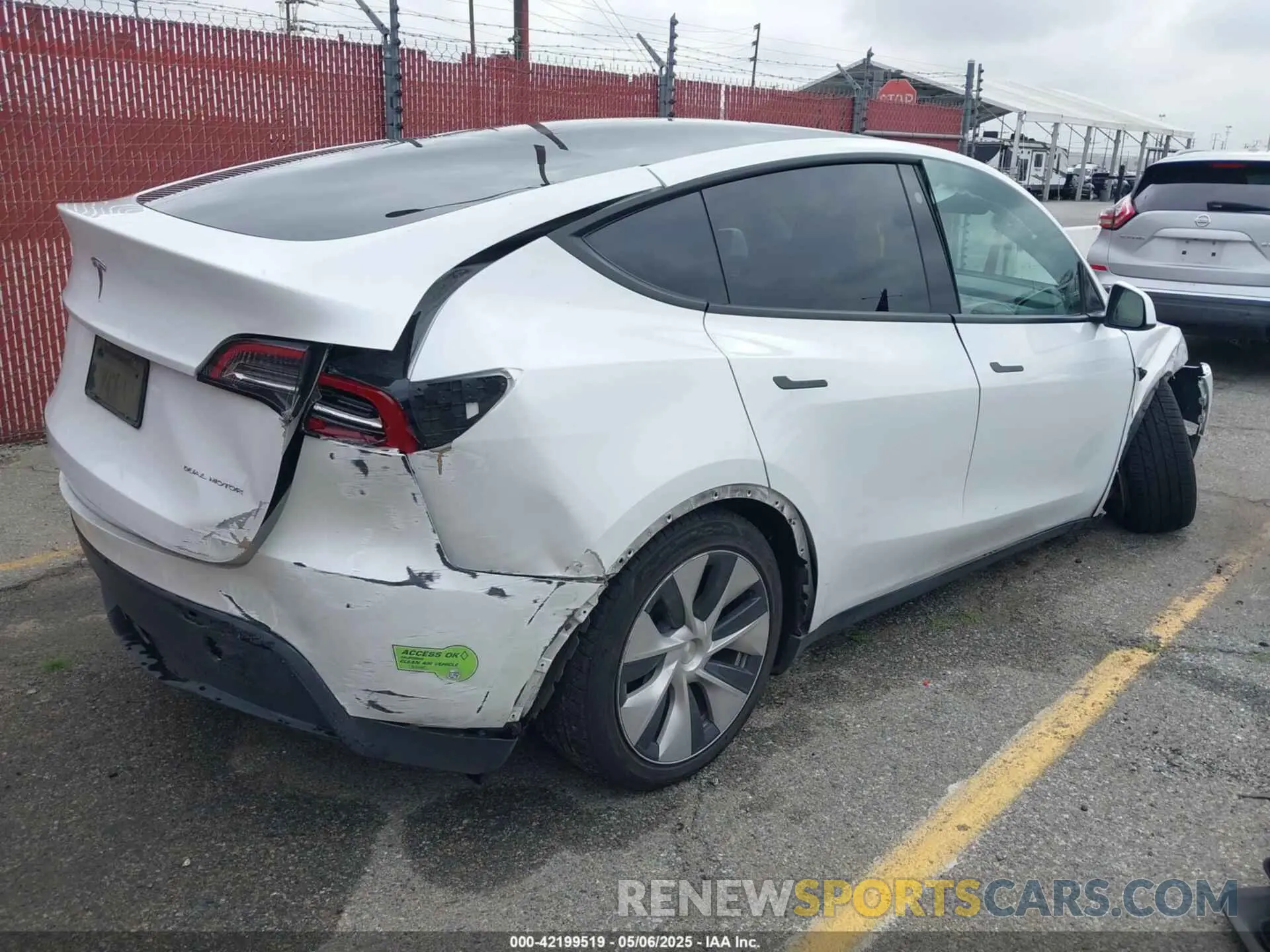 4 Photograph of a damaged car 7SAYGAEE9PF702910 TESLA MODEL Y 2023