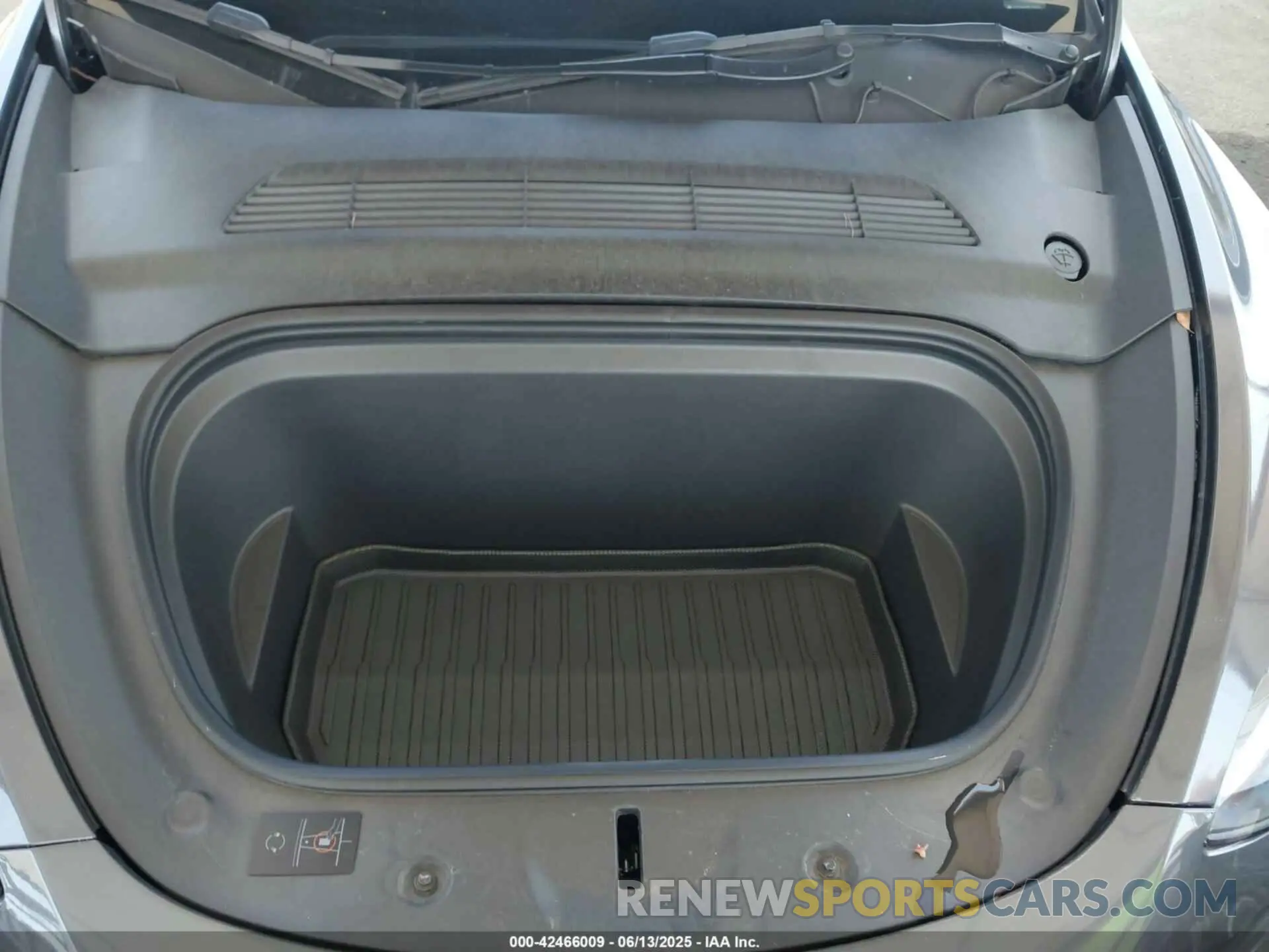 10 Photograph of a damaged car 7SAYGAEE9PF743795 TESLA MODEL Y 2023