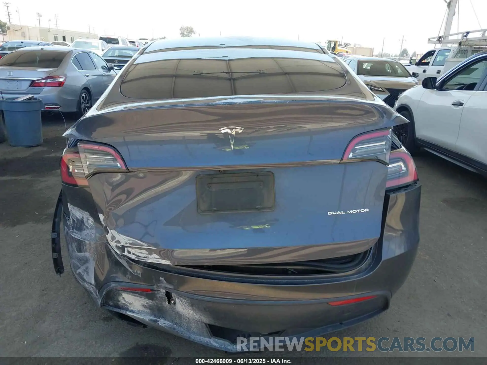 16 Photograph of a damaged car 7SAYGAEE9PF743795 TESLA MODEL Y 2023