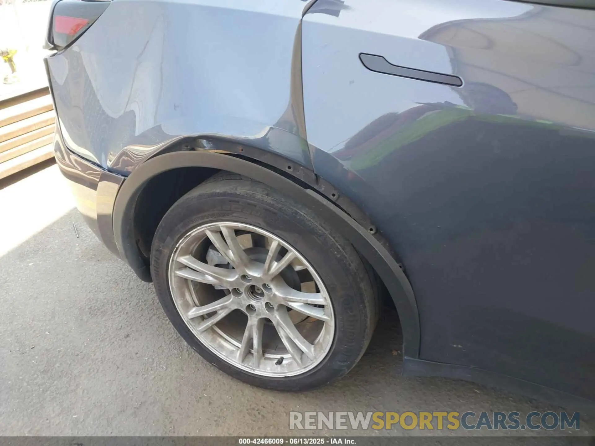 21 Photograph of a damaged car 7SAYGAEE9PF743795 TESLA MODEL Y 2023