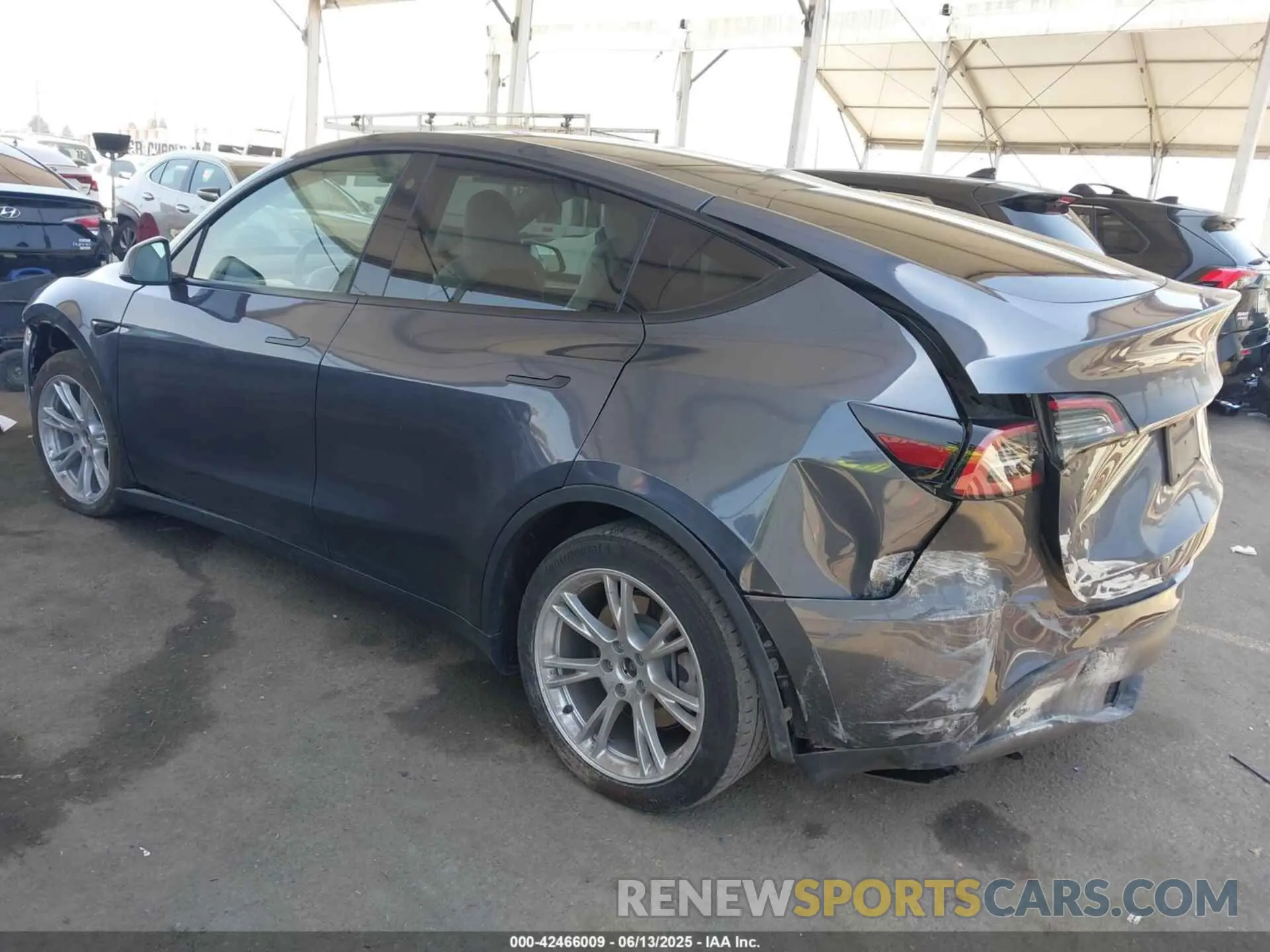 3 Photograph of a damaged car 7SAYGAEE9PF743795 TESLA MODEL Y 2023