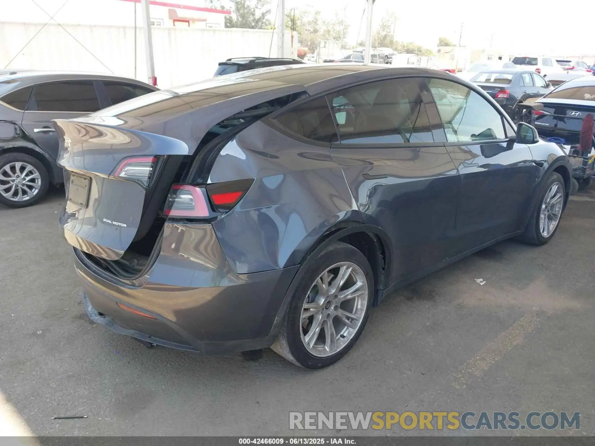 4 Photograph of a damaged car 7SAYGAEE9PF743795 TESLA MODEL Y 2023