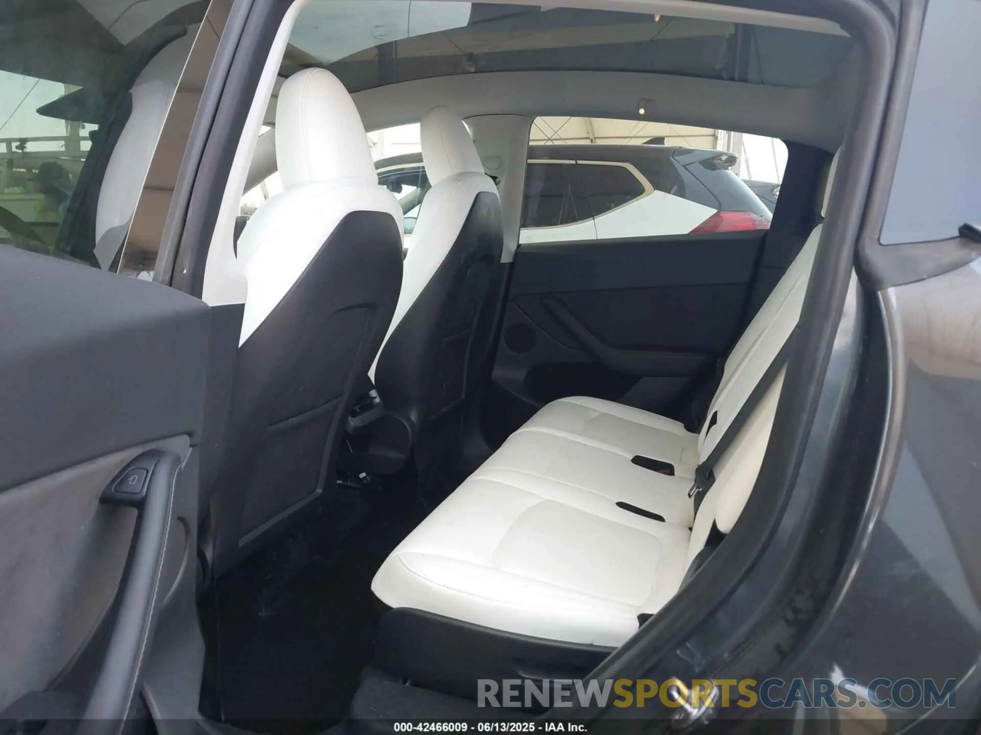 8 Photograph of a damaged car 7SAYGAEE9PF743795 TESLA MODEL Y 2023
