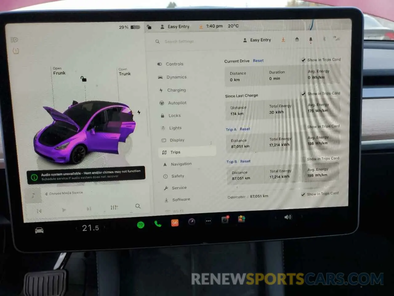 9 Photograph of a damaged car 7SAYGAEEXPF635119 TESLA MODEL Y 2023