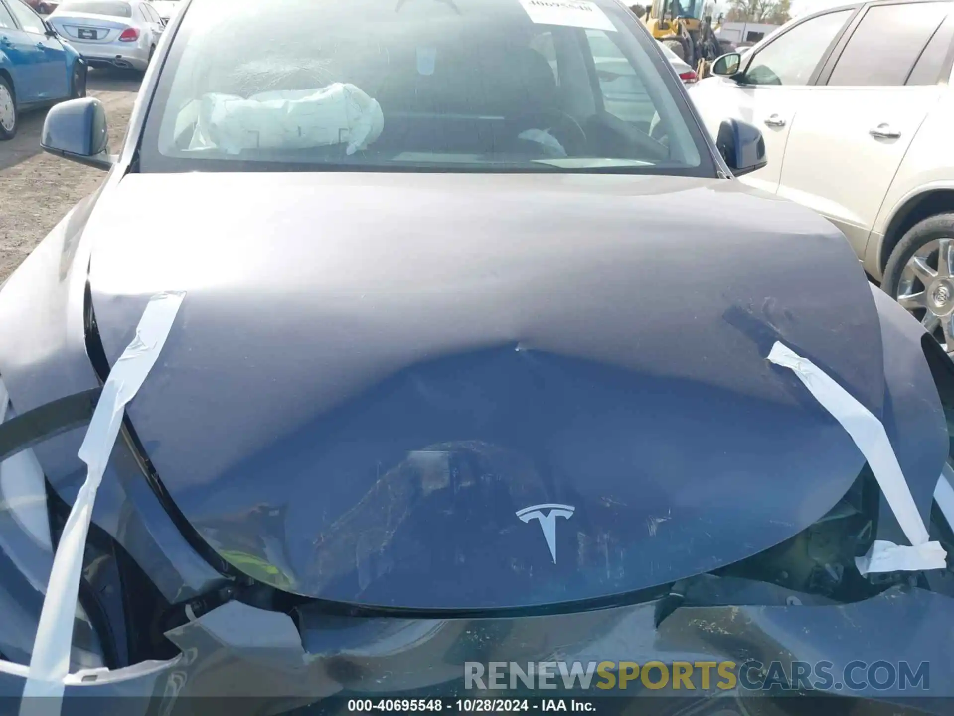 10 Photograph of a damaged car 7SAYGAEEXPF695613 TESLA MODEL Y 2023