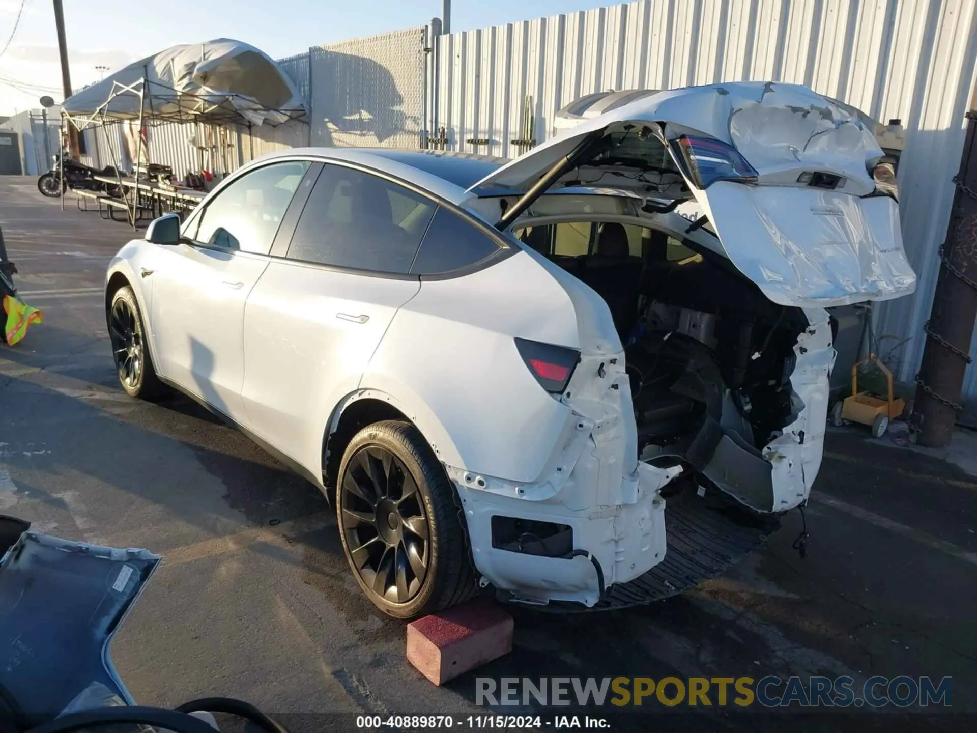 3 Photograph of a damaged car 7SAYGAEEXPF699113 TESLA MODEL Y 2023