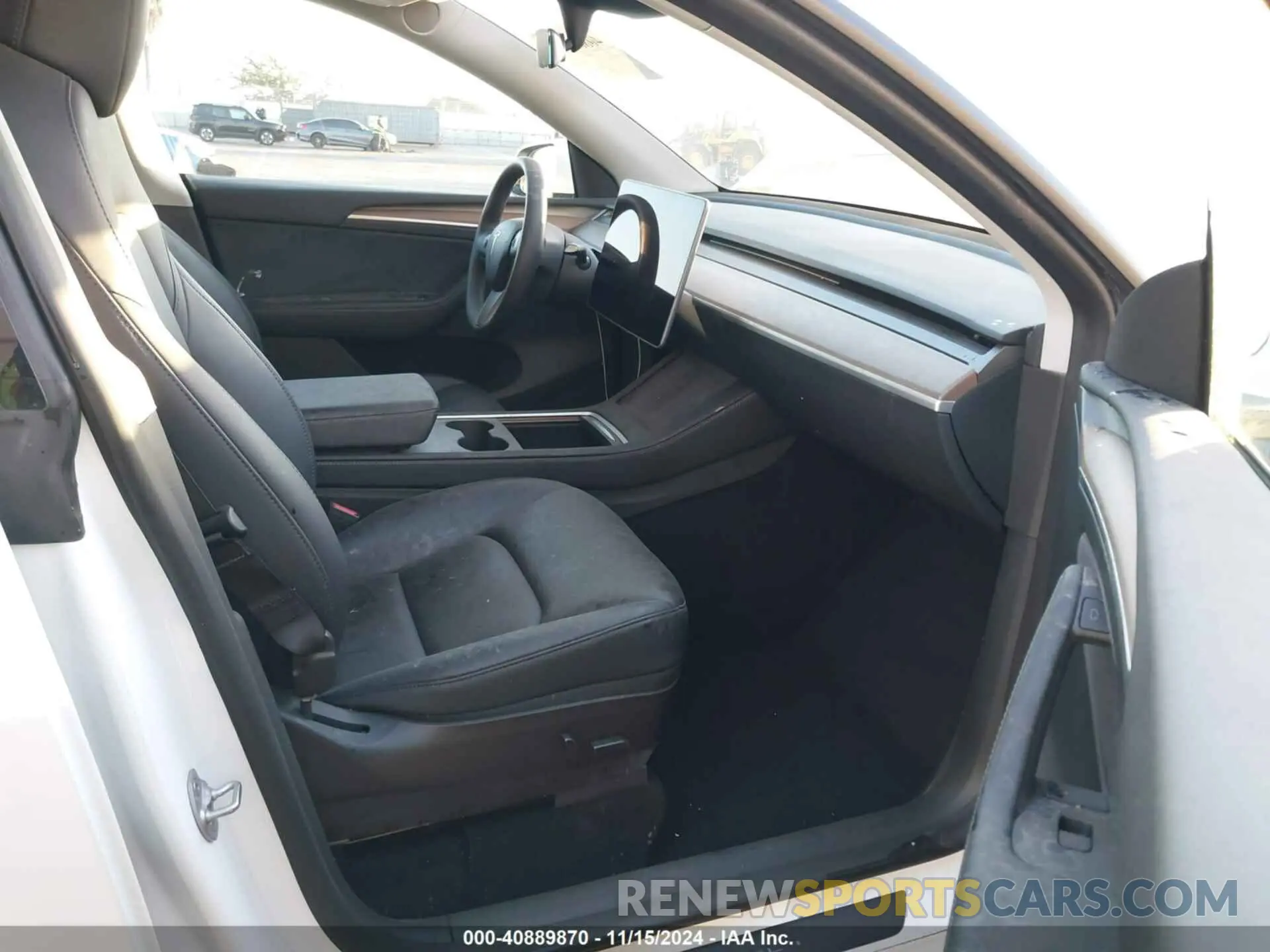 5 Photograph of a damaged car 7SAYGAEEXPF699113 TESLA MODEL Y 2023