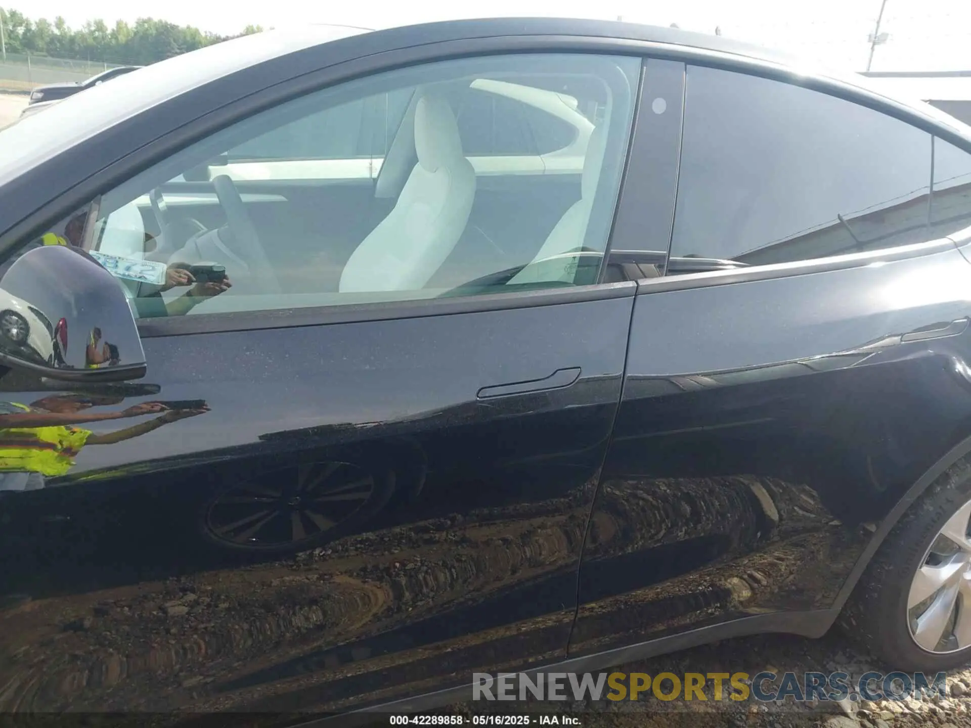 14 Photograph of a damaged car 7SAYGAEEXPF711924 TESLA MODEL Y 2023