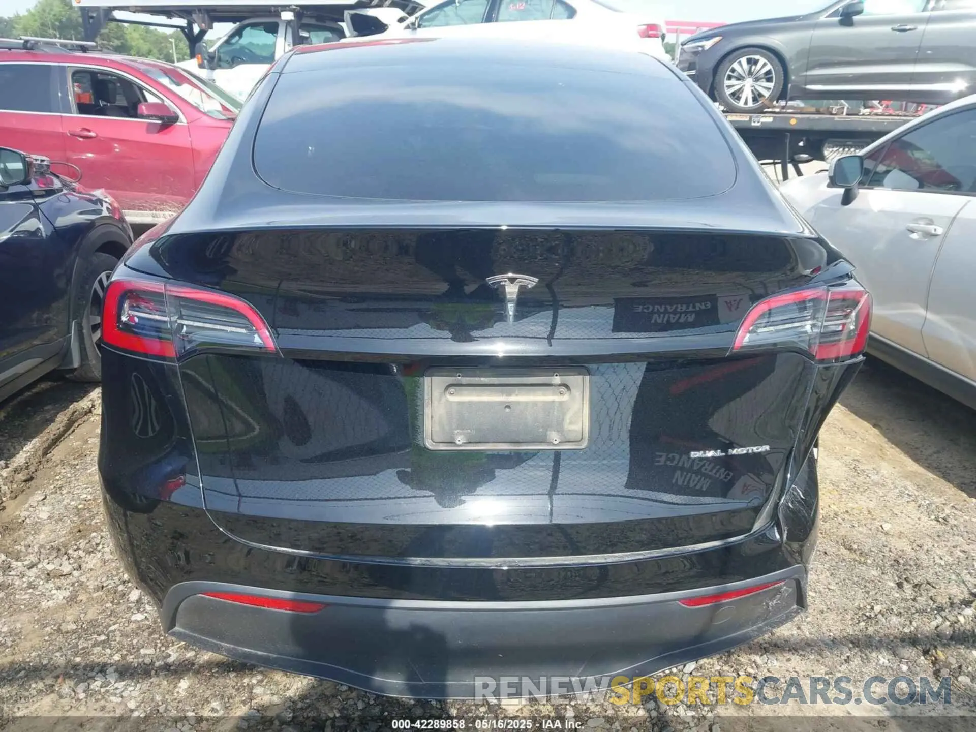 16 Photograph of a damaged car 7SAYGAEEXPF711924 TESLA MODEL Y 2023