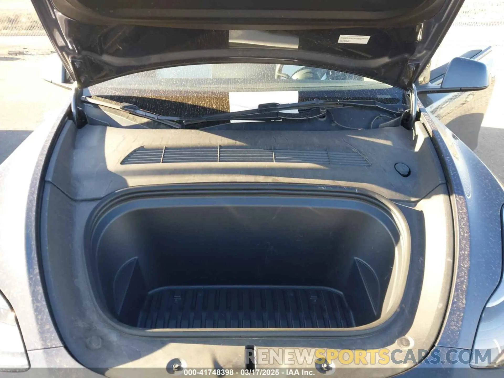 10 Photograph of a damaged car 7SAYGAEEXPF714760 TESLA MODEL Y 2023