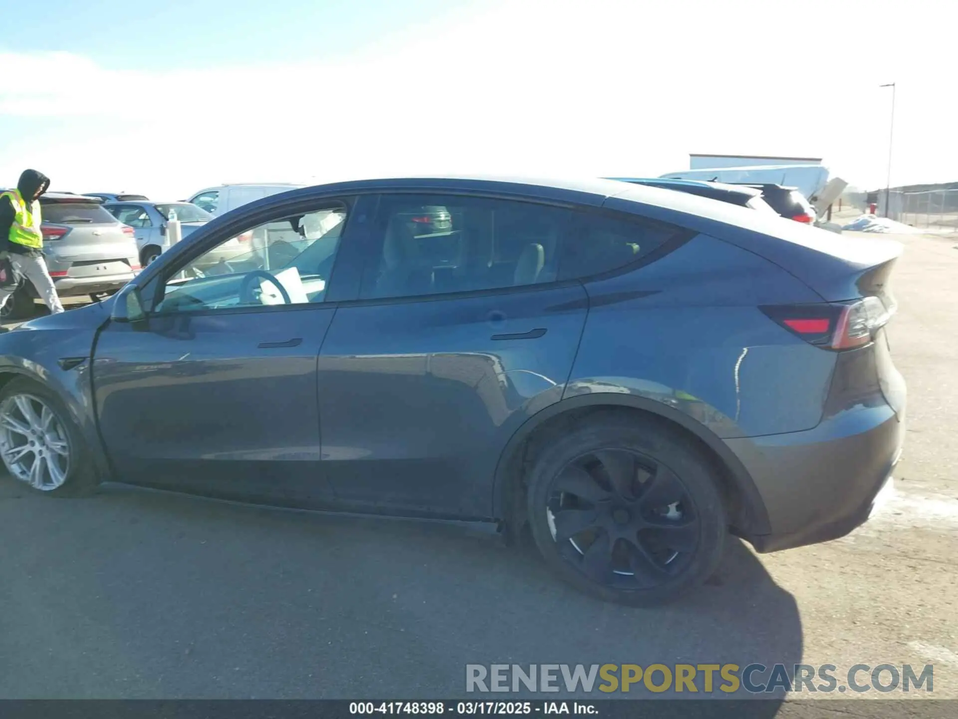 15 Photograph of a damaged car 7SAYGAEEXPF714760 TESLA MODEL Y 2023