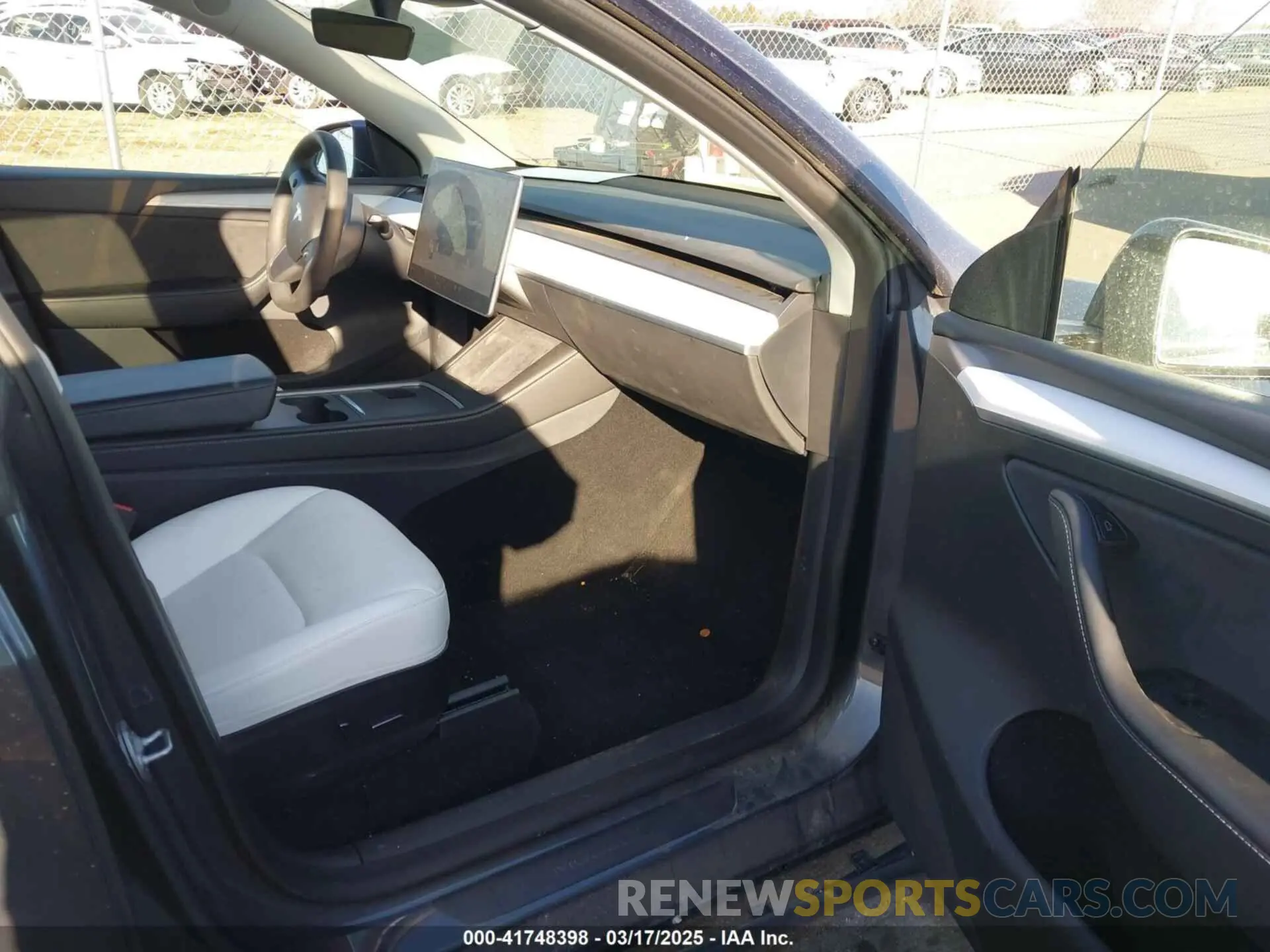5 Photograph of a damaged car 7SAYGAEEXPF714760 TESLA MODEL Y 2023