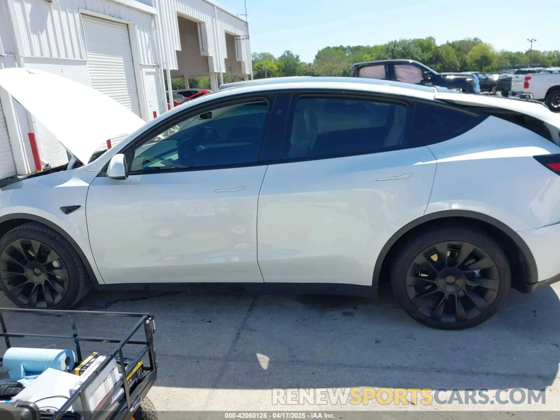 15 Photograph of a damaged car 7SAYGAEEXPF800974 TESLA MODEL Y 2023