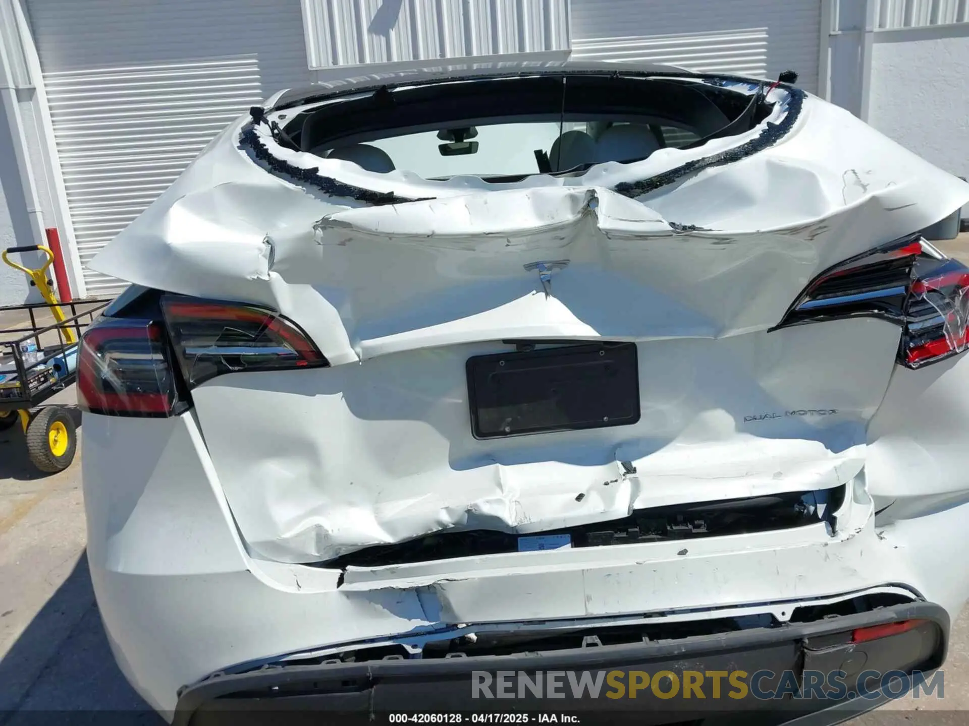 17 Photograph of a damaged car 7SAYGAEEXPF800974 TESLA MODEL Y 2023