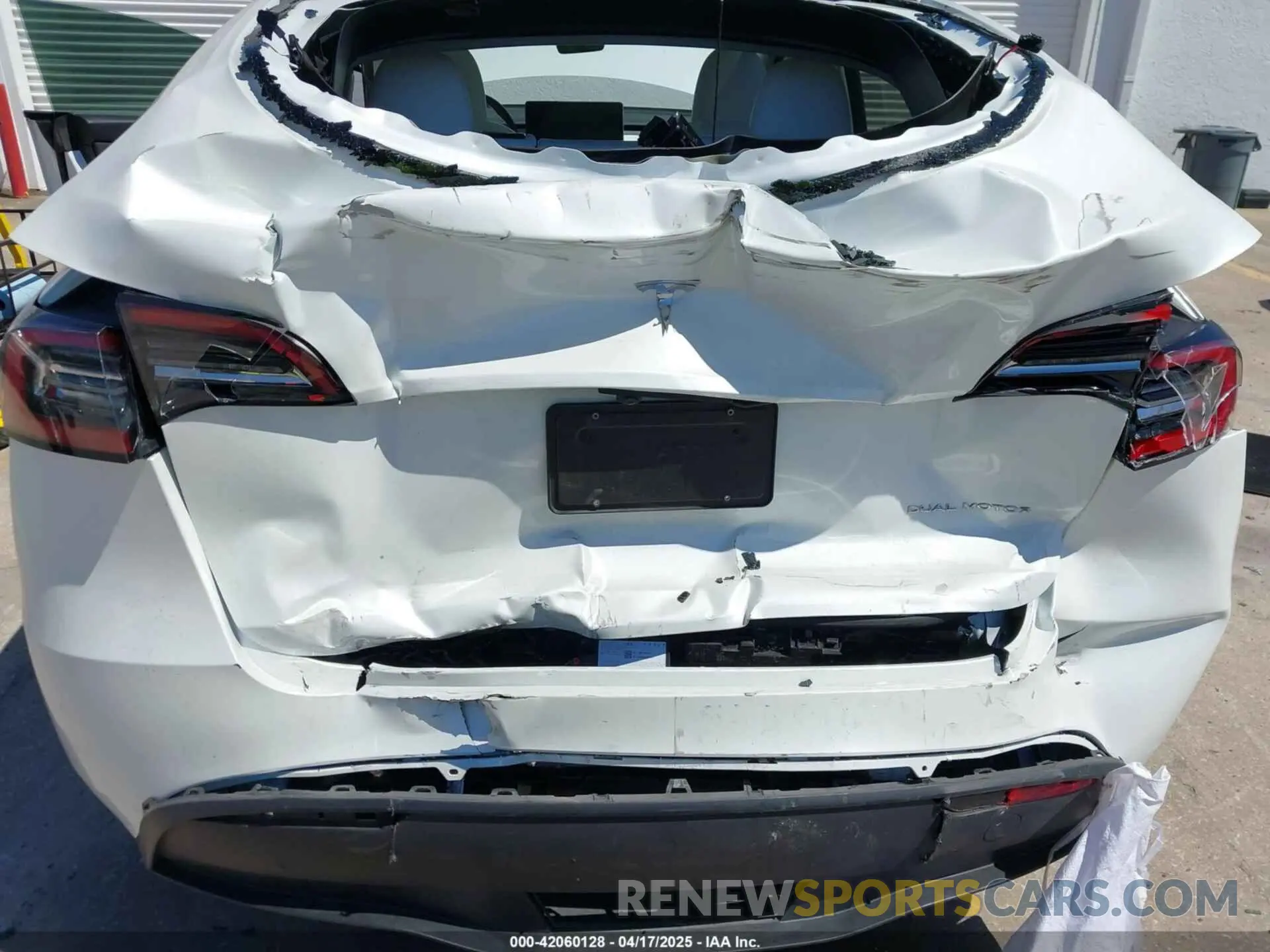 6 Photograph of a damaged car 7SAYGAEEXPF800974 TESLA MODEL Y 2023