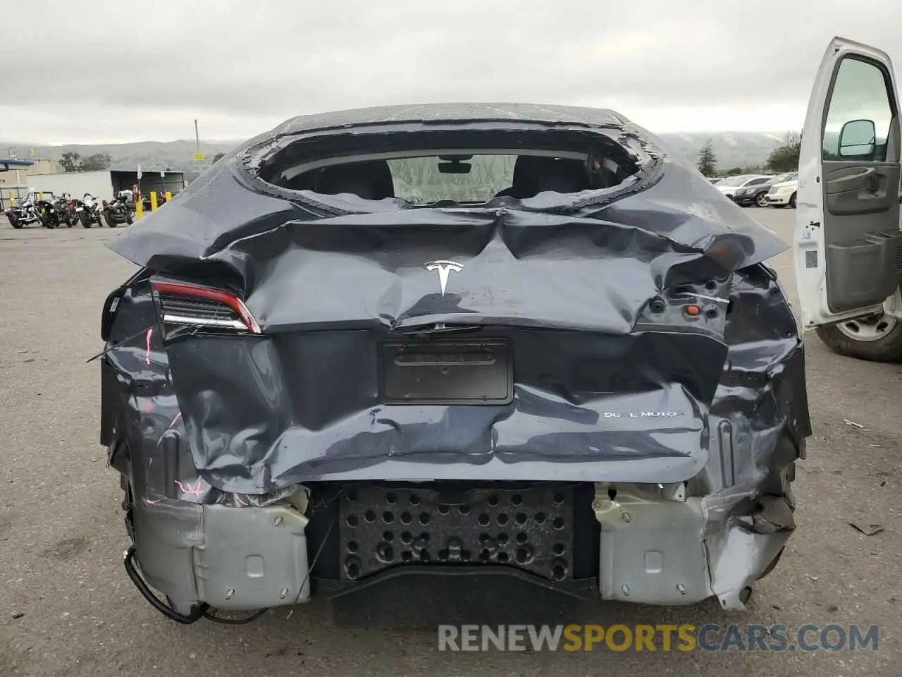 6 Photograph of a damaged car 7SAYGAEEXPF845803 TESLA MODEL Y 2023