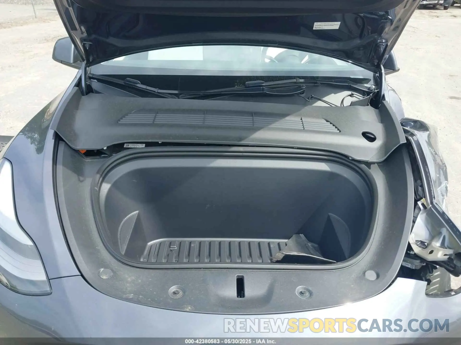 10 Photograph of a damaged car 7SAYGAEEXPF856428 TESLA MODEL Y 2023