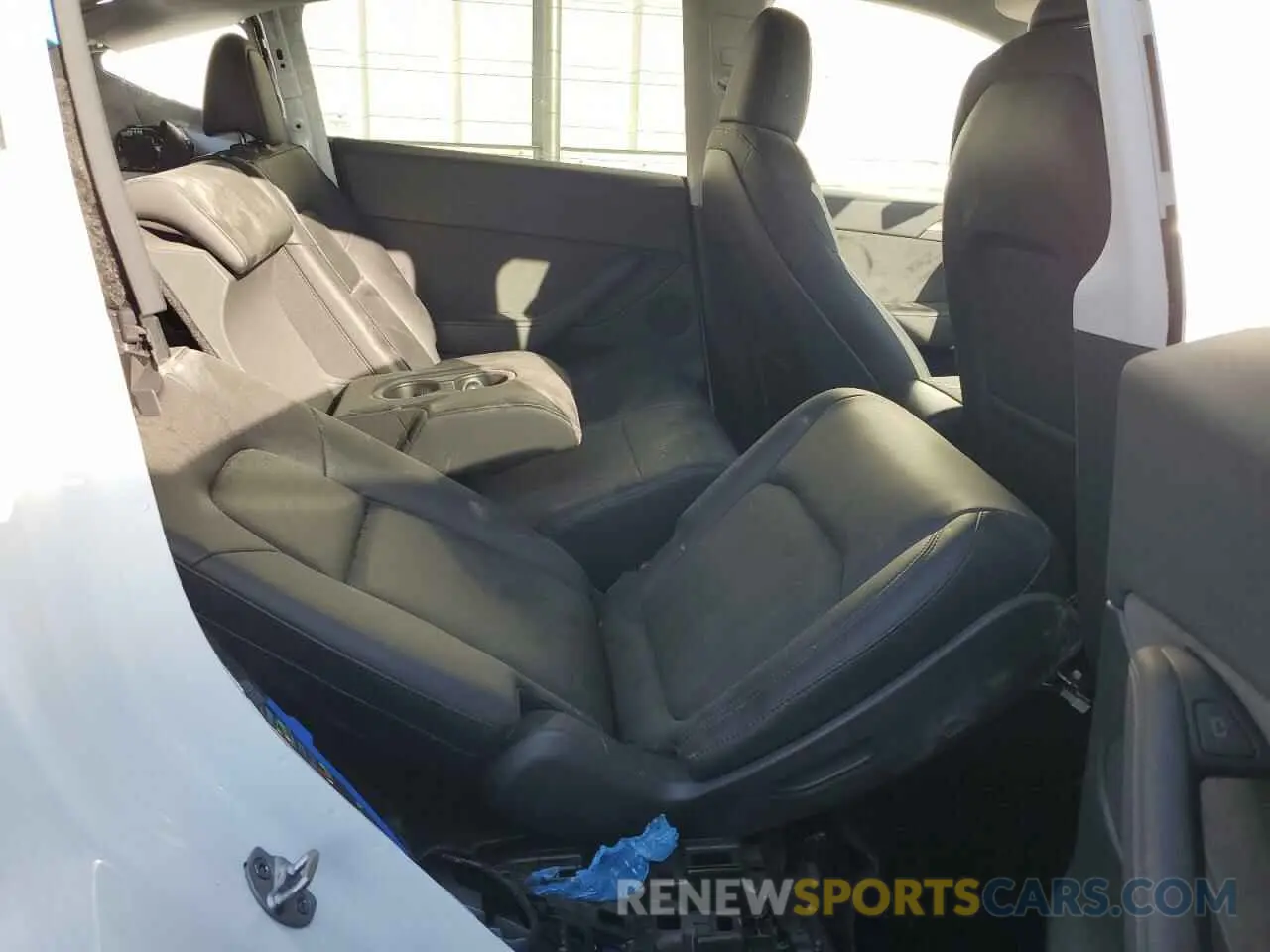 10 Photograph of a damaged car 7SAYGAEEXPF922668 TESLA MODEL Y 2023