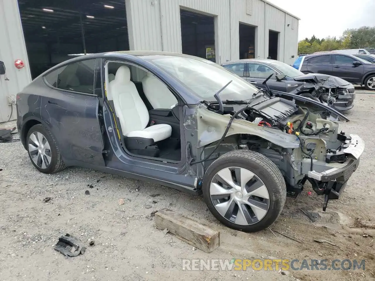 4 Photograph of a damaged car 7SAYGDED1PF913589 TESLA MODEL Y 2023