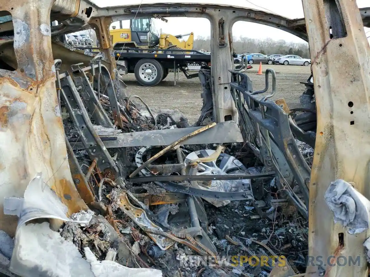 10 Photograph of a damaged car 7SAYGDED1PF914497 TESLA MODEL Y 2023