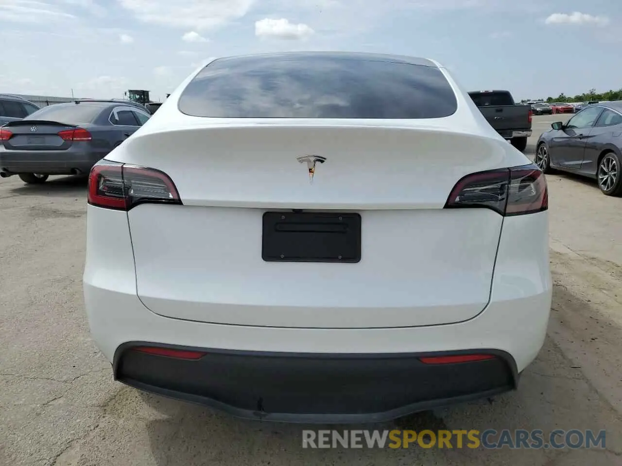 6 Photograph of a damaged car 7SAYGDED1PF960928 TESLA MODEL Y 2023