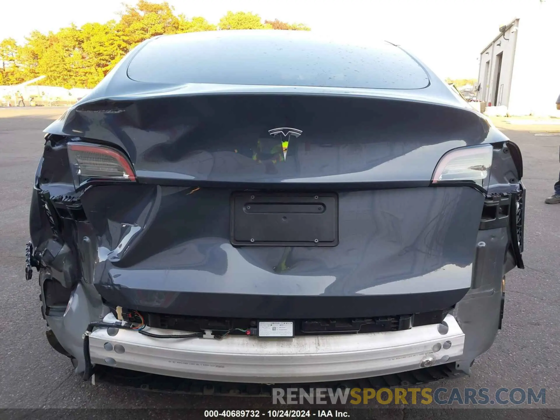 17 Photograph of a damaged car 7SAYGDED1PF961030 TESLA MODEL Y 2023