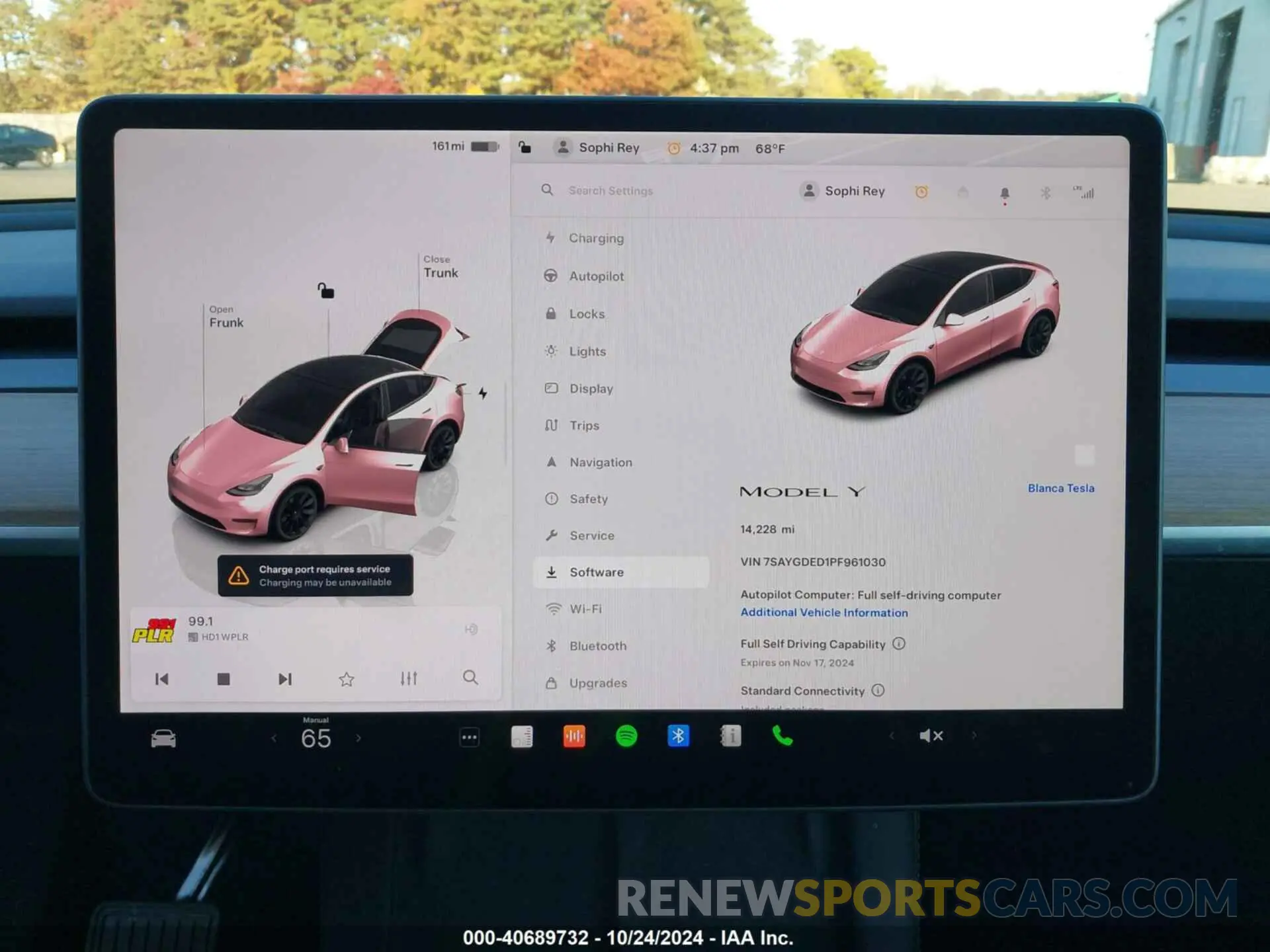 19 Photograph of a damaged car 7SAYGDED1PF961030 TESLA MODEL Y 2023