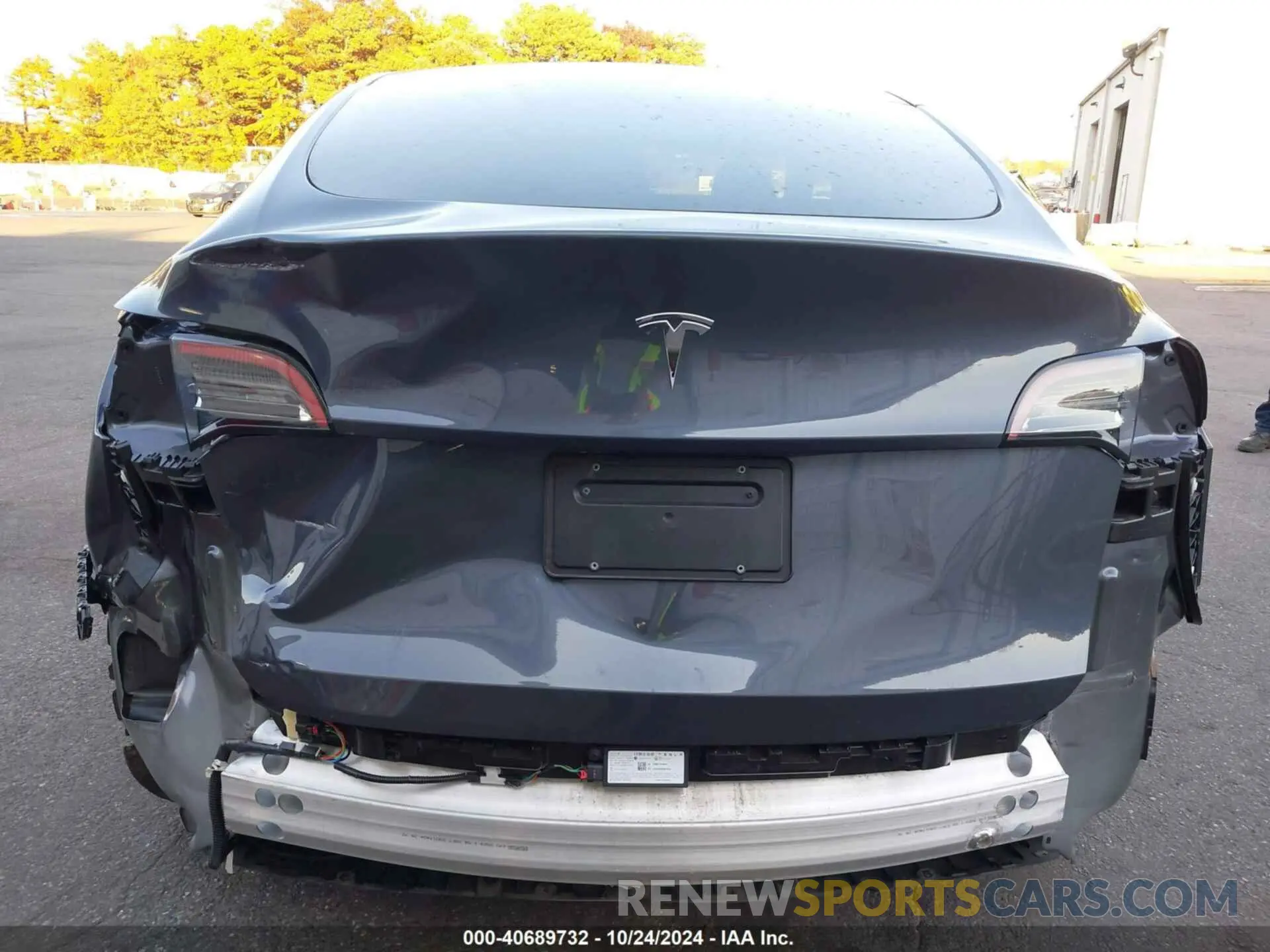 6 Photograph of a damaged car 7SAYGDED1PF961030 TESLA MODEL Y 2023