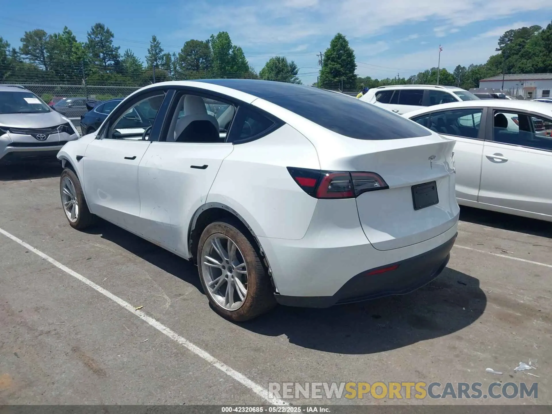 3 Photograph of a damaged car 7SAYGDED2PF931521 TESLA MODEL Y 2023
