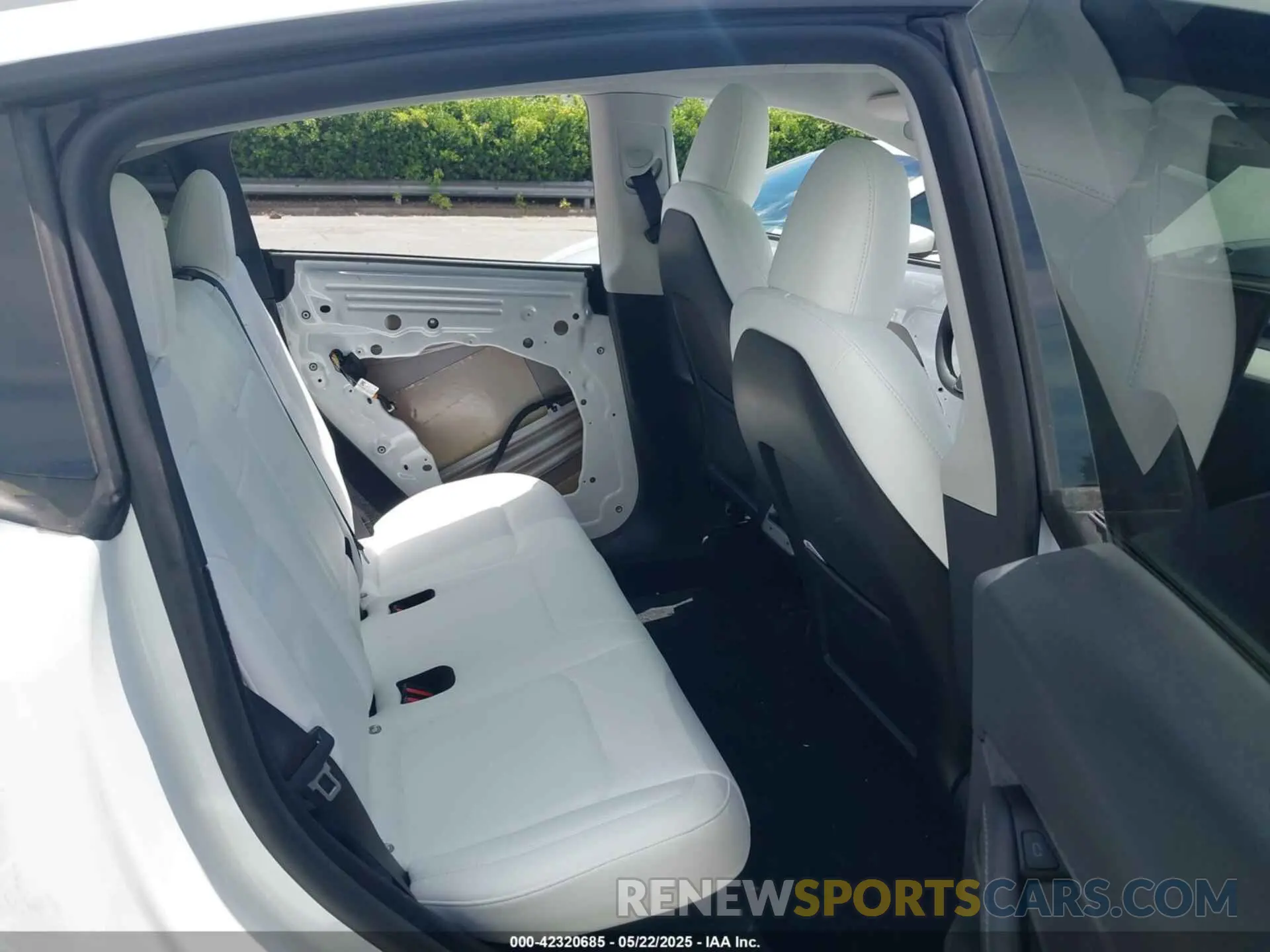 8 Photograph of a damaged car 7SAYGDED2PF931521 TESLA MODEL Y 2023