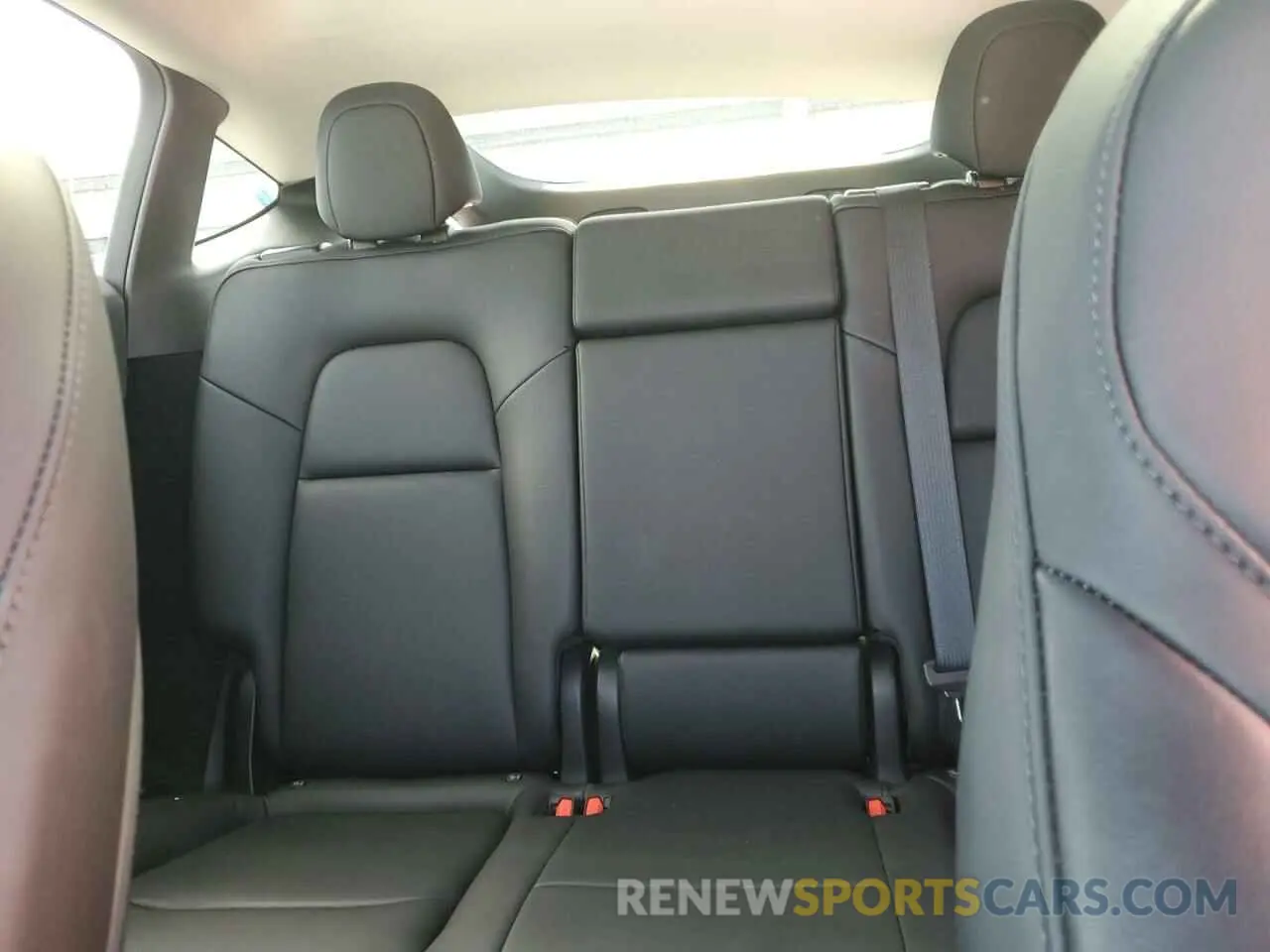 10 Photograph of a damaged car 7SAYGDED2PF946021 TESLA MODEL Y 2023