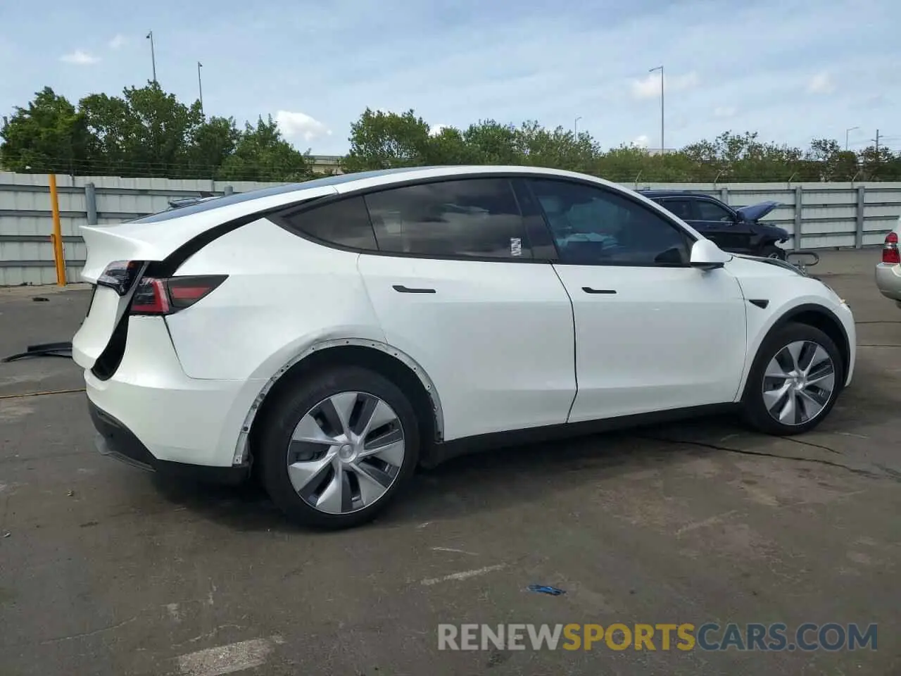 3 Photograph of a damaged car 7SAYGDED2PF946021 TESLA MODEL Y 2023
